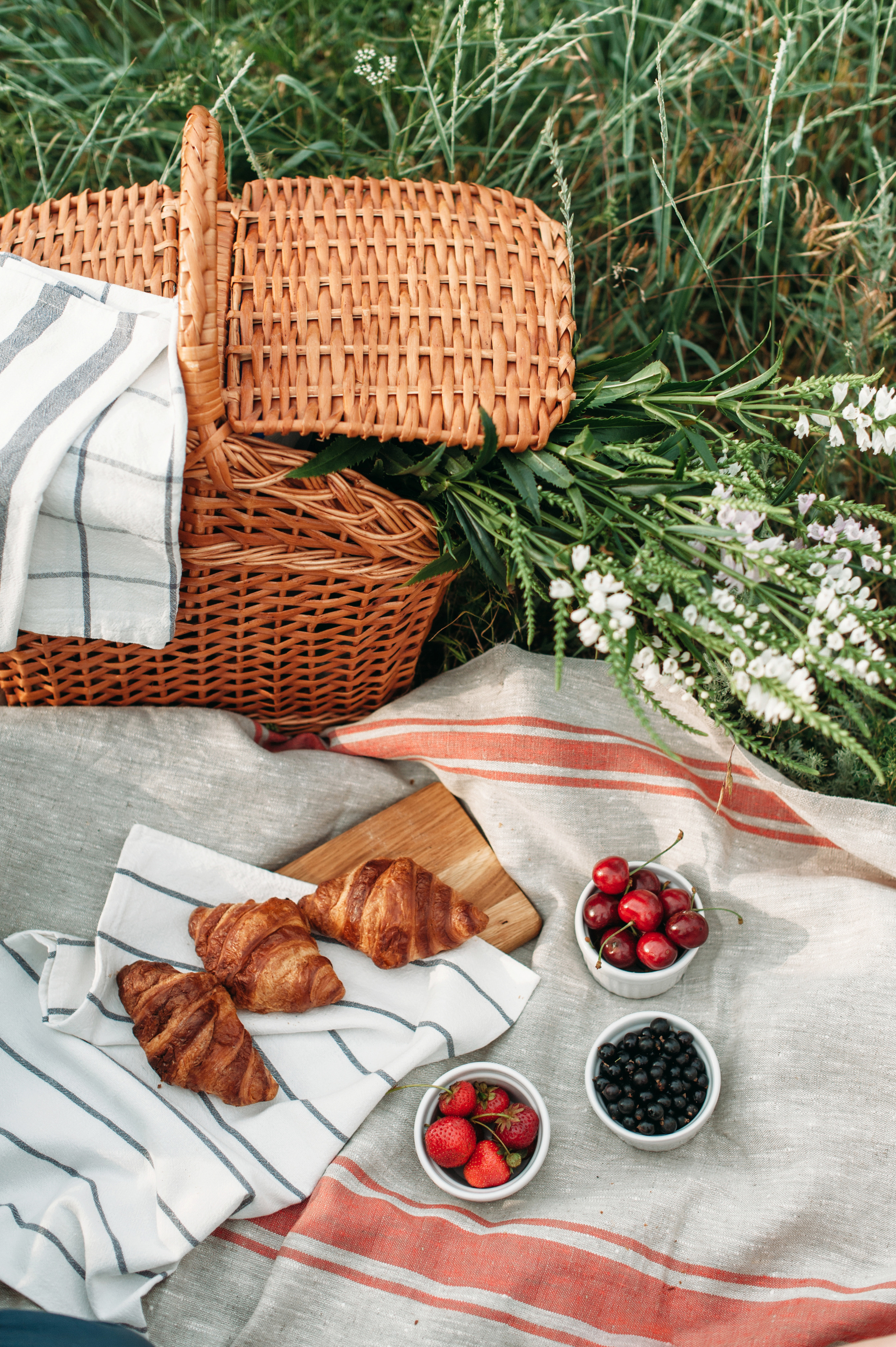 V+T+T. Summer picnic. Wedding family photographer Alicante Benidorm Valencia Costa Blanca