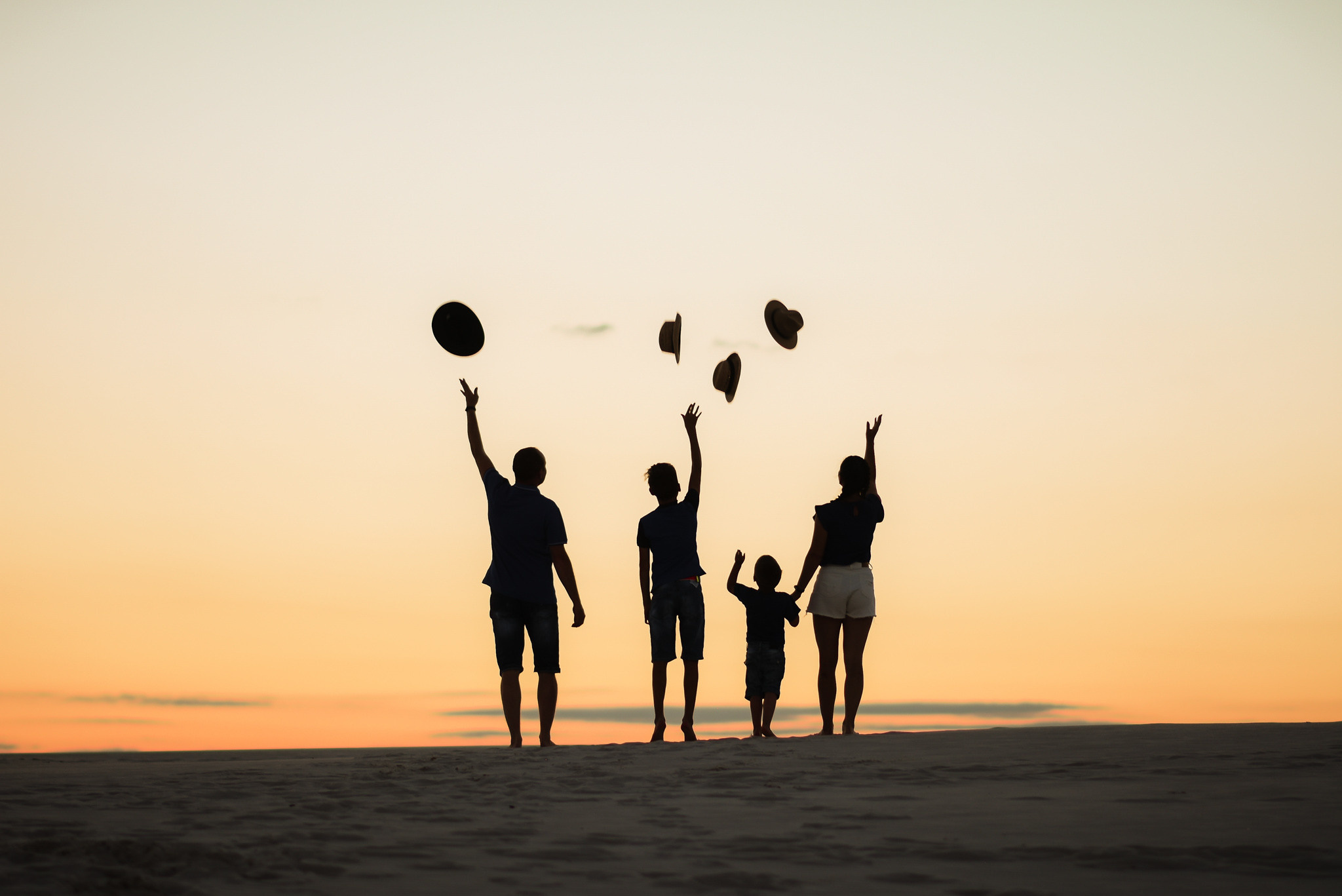 Семейная фотосессия на закате