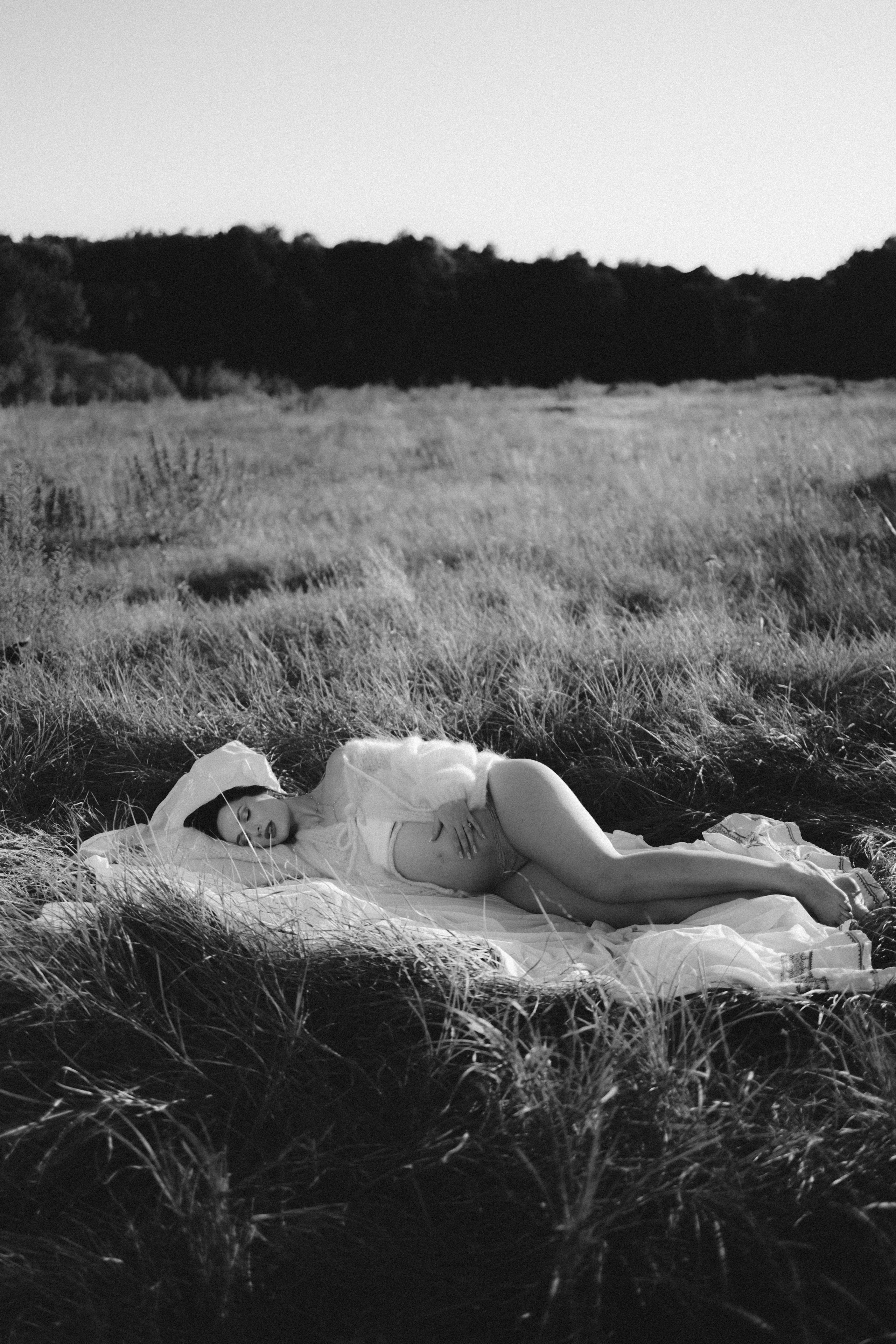 Sesja ciążowa w przyrodzie. Fotograf Poznań