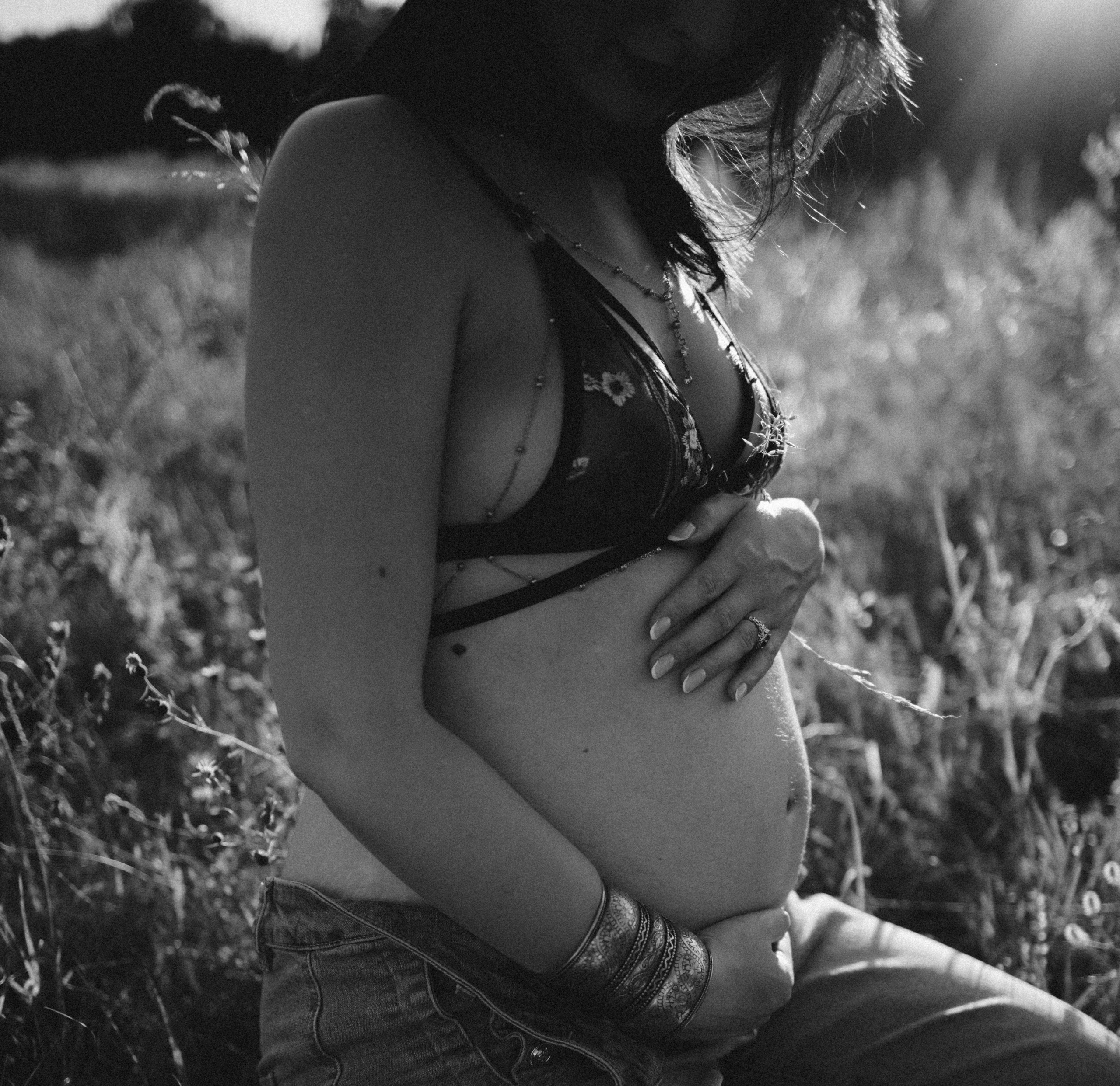 Sesja ciążowa w przyrodzie. Fotograf Poznań