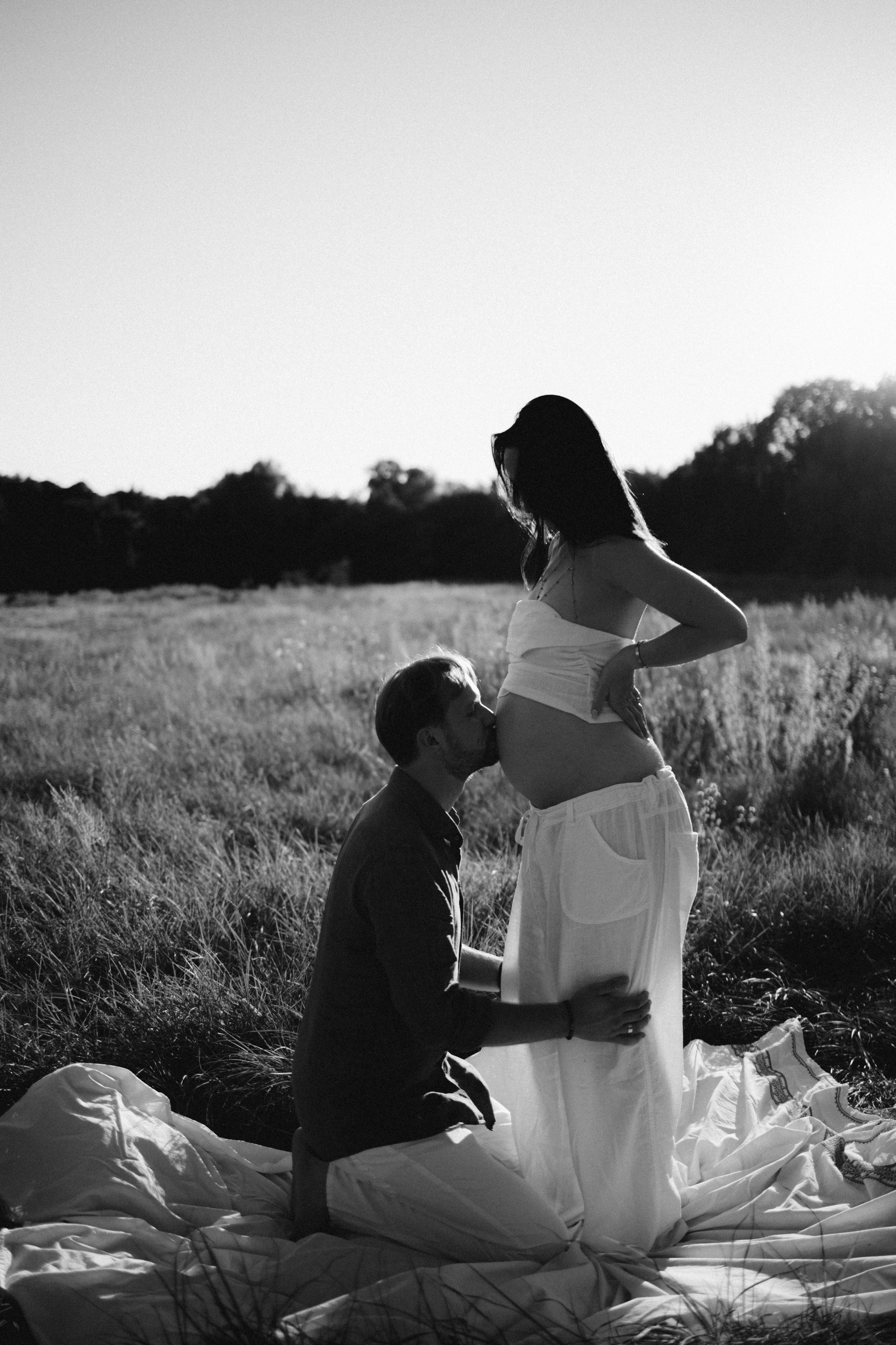 Sesja ciążowa w przyrodzie. Fotograf Poznań