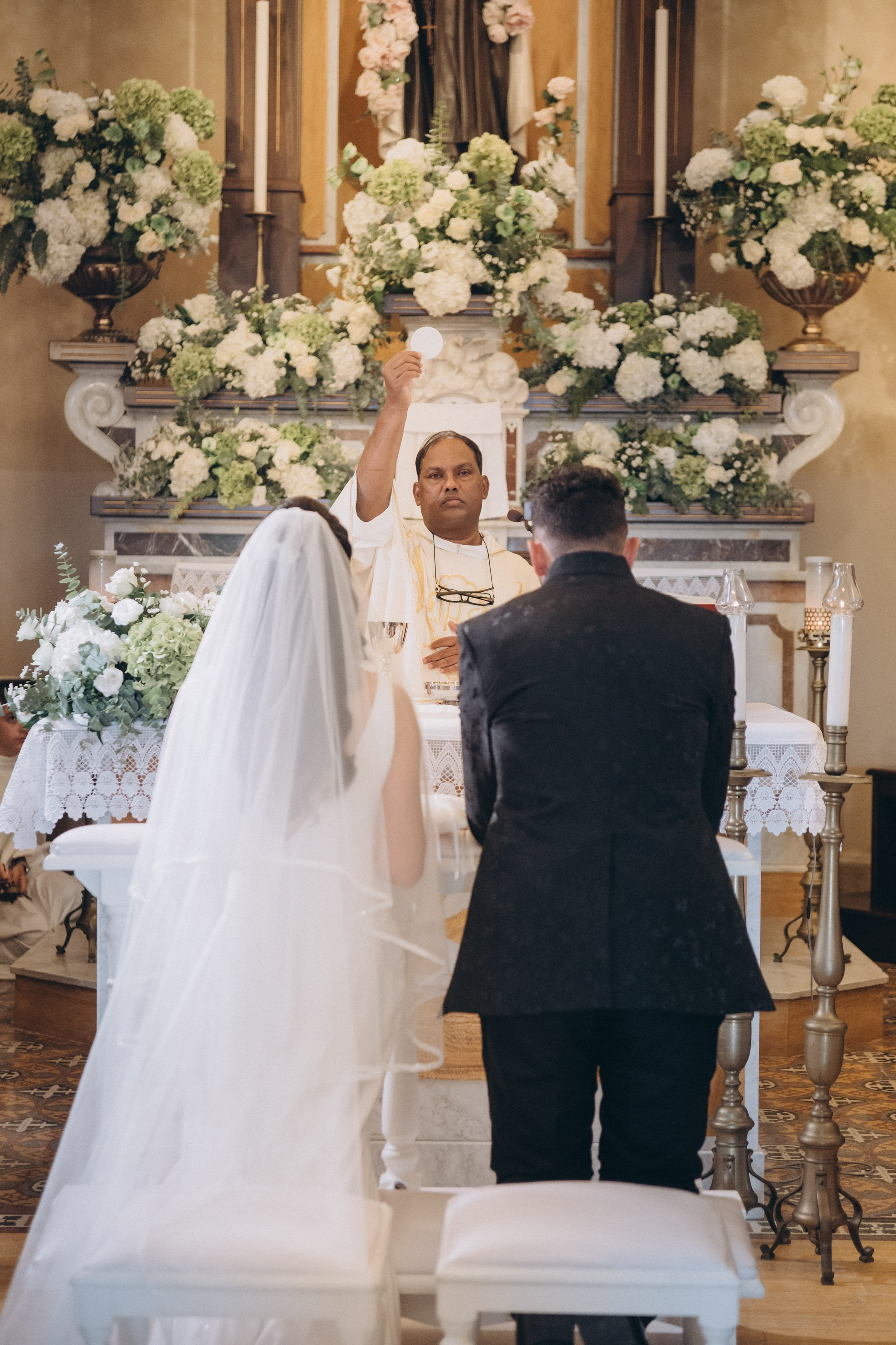 NICOLE & OTO. Ciao, benvenuta! Sono Anastasia la vostra fotografa per il matrimonio