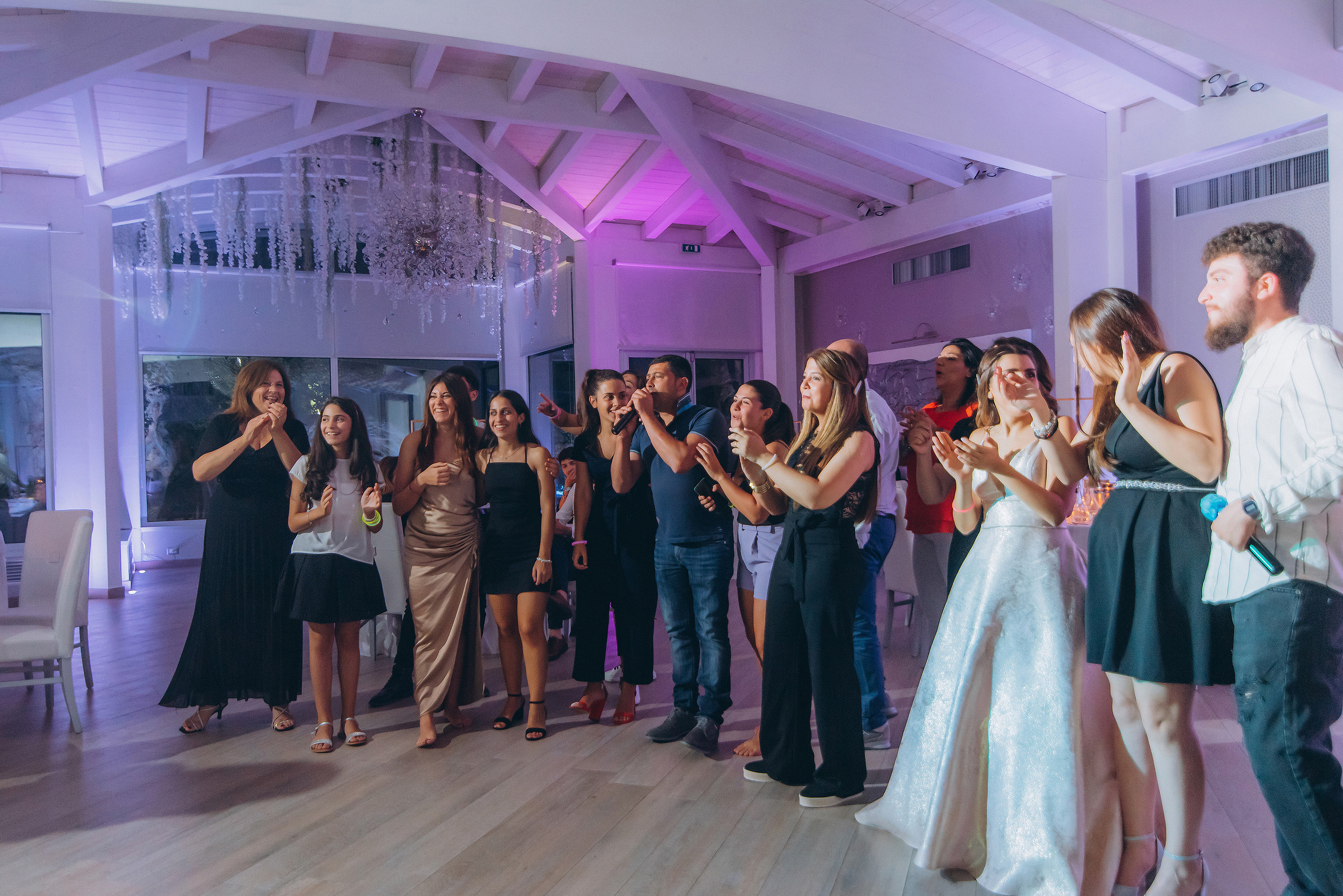 Ramona. Ciao, benvenuta! Sono Anastasia la vostra fotografa per il matrimonio