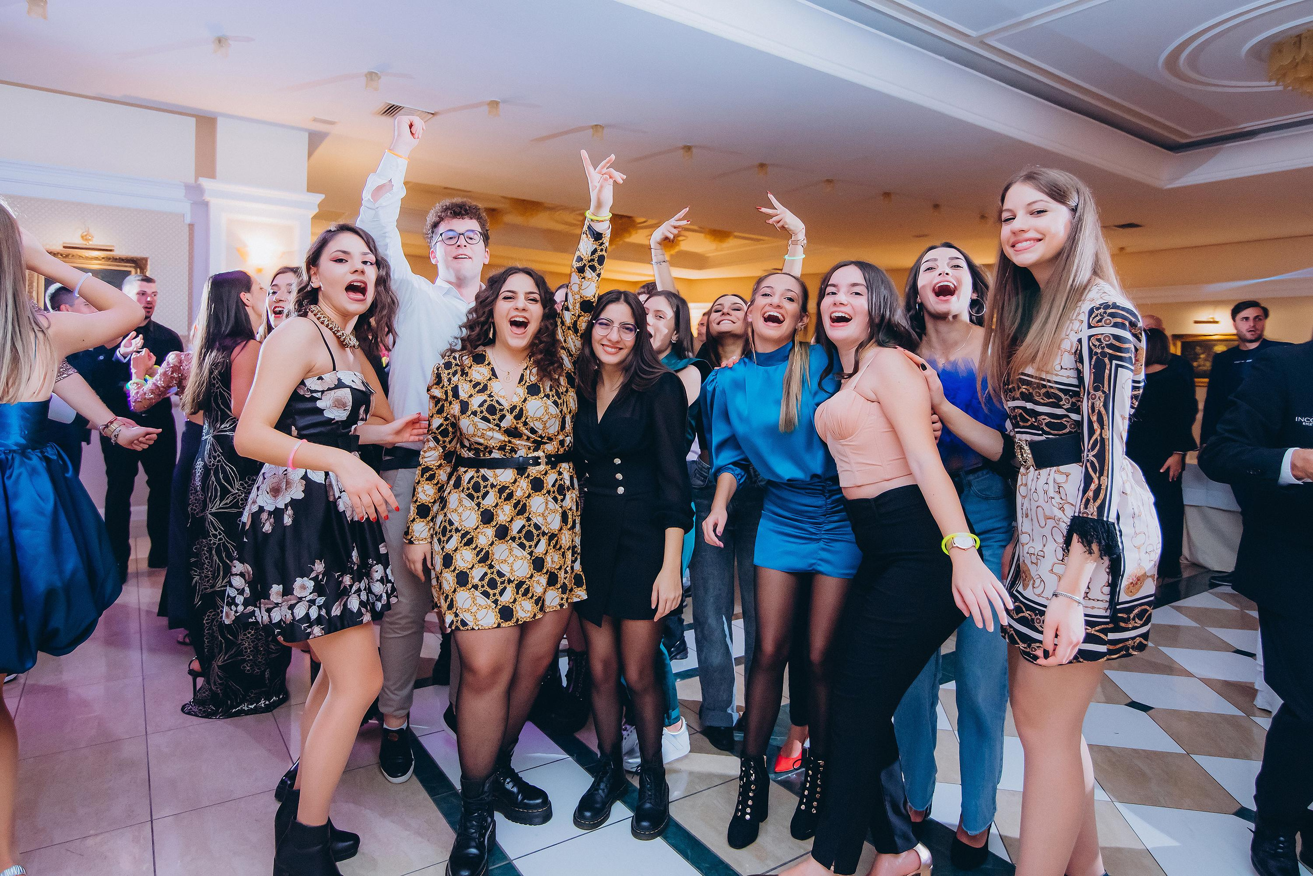 18 anni di Francesca. Ciao, benvenuta! Sono Anastasia la vostra fotografa per il matrimonio