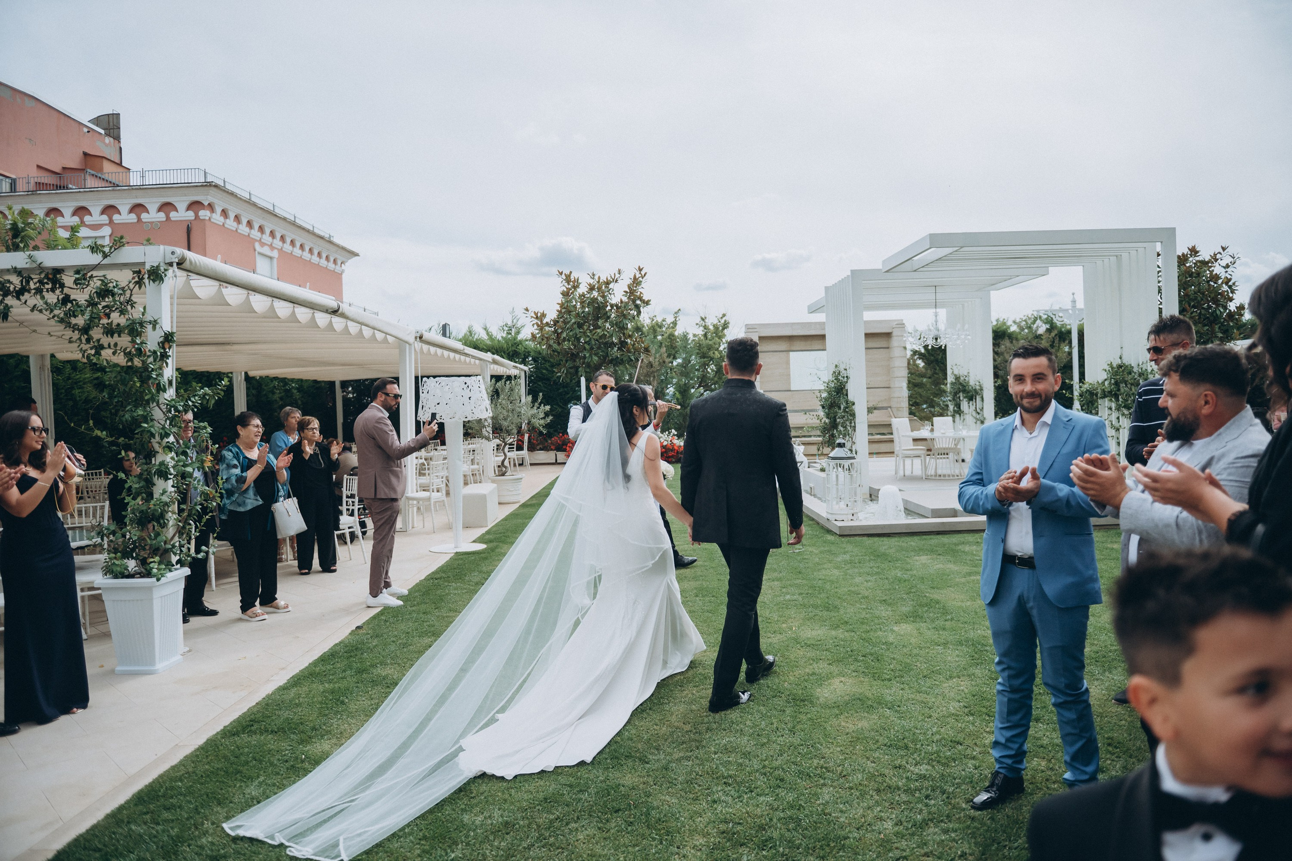 NICOLE & OTO. Ciao, benvenuta! Sono Anastasia la vostra fotografa per il matrimonio