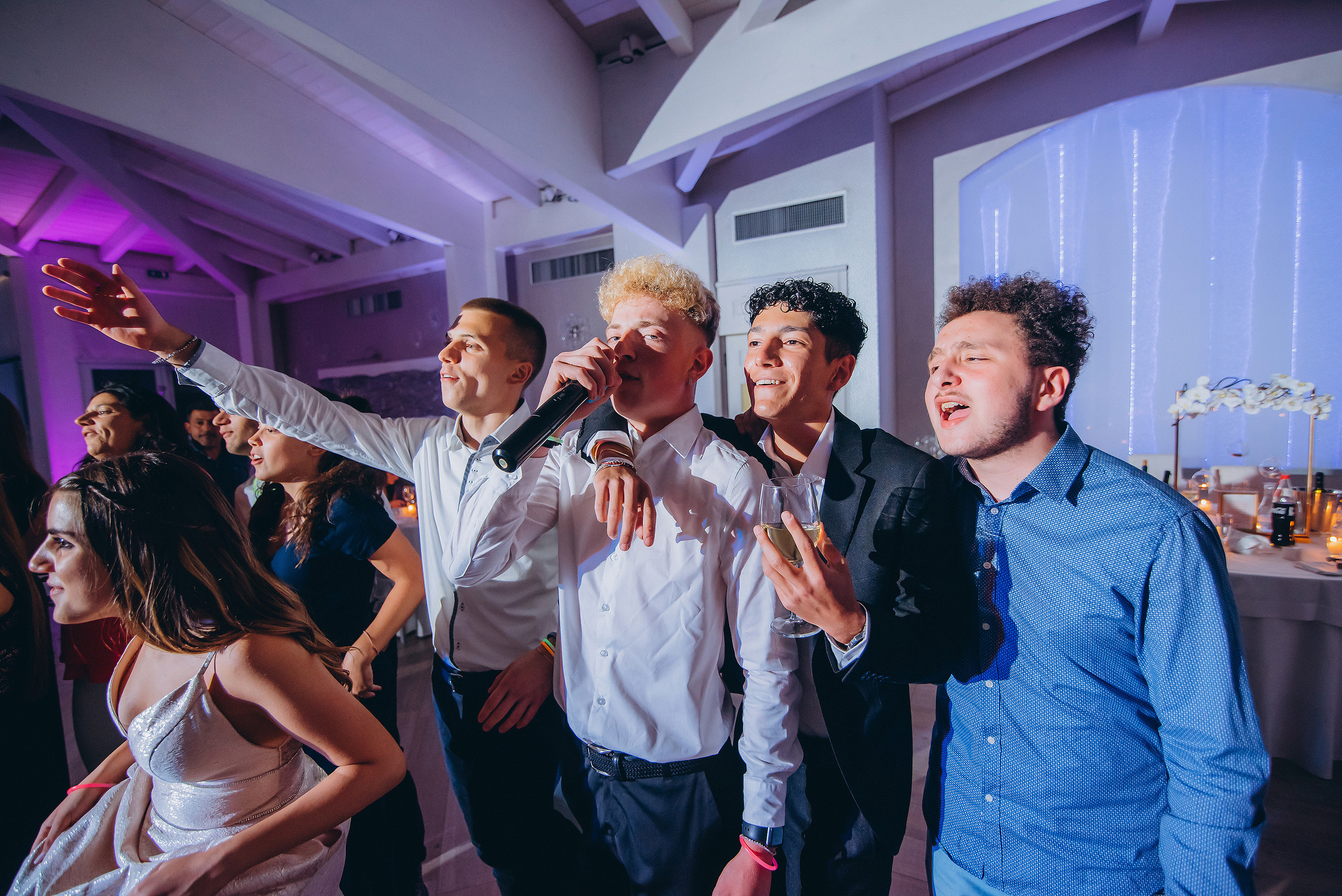 Ramona. Ciao, benvenuta! Sono Anastasia la vostra fotografa per il matrimonio