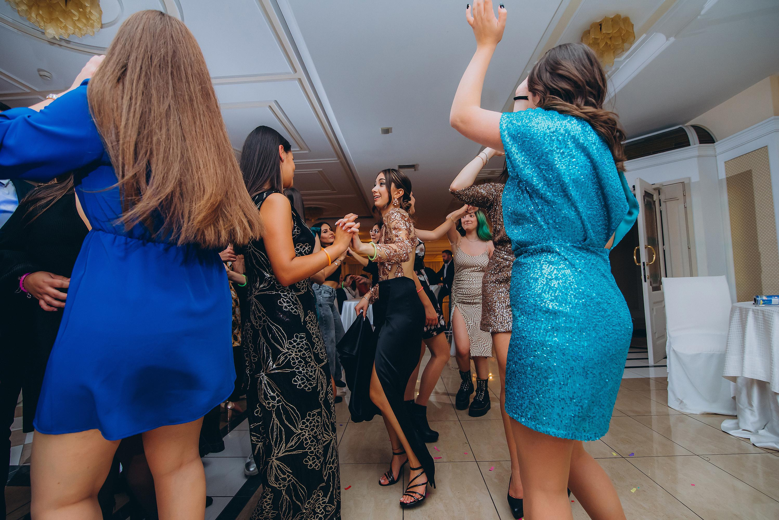 18 anni di Francesca. Ciao, benvenuta! Sono Anastasia la vostra fotografa per il matrimonio