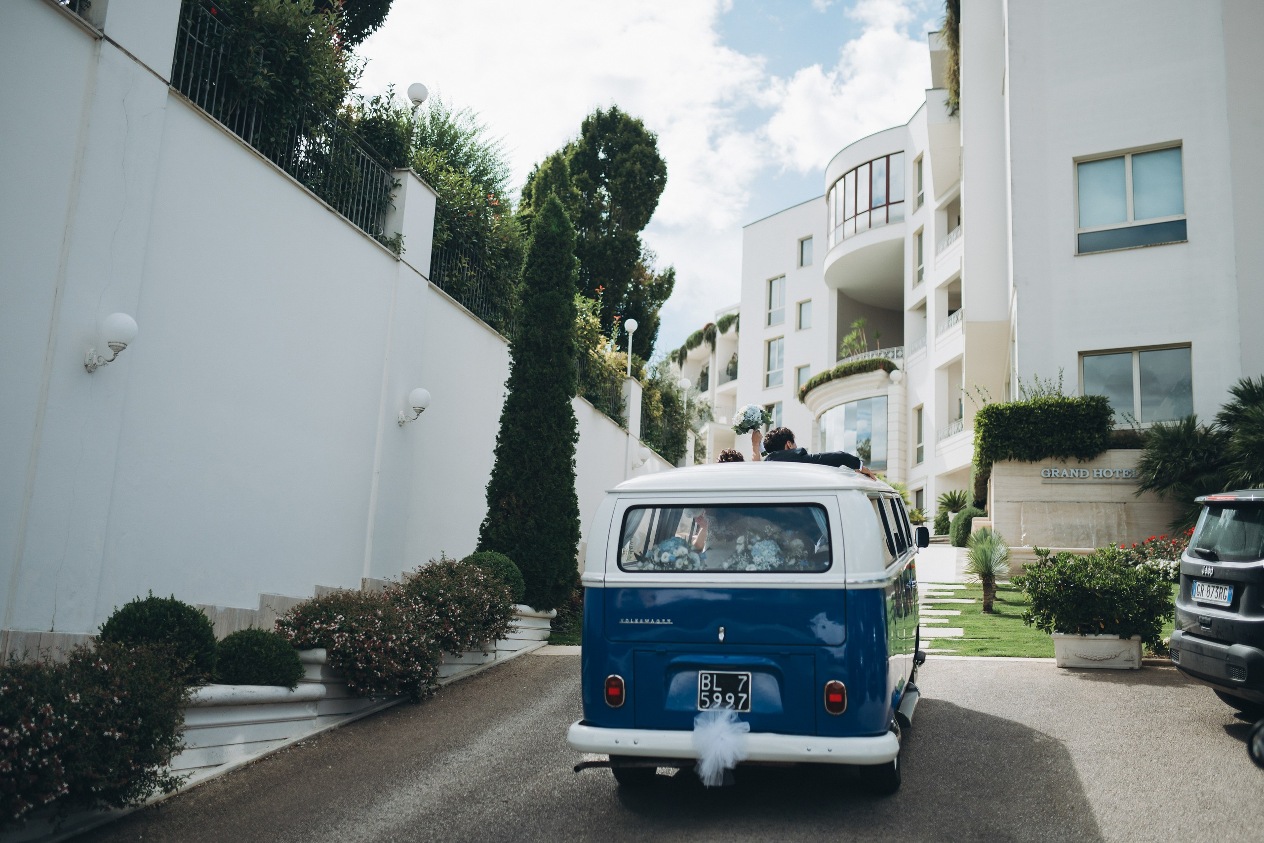 Marilù e Vittorio. Ciao, benvenuta! Sono Anastasia la vostra fotografa per il matrimonio