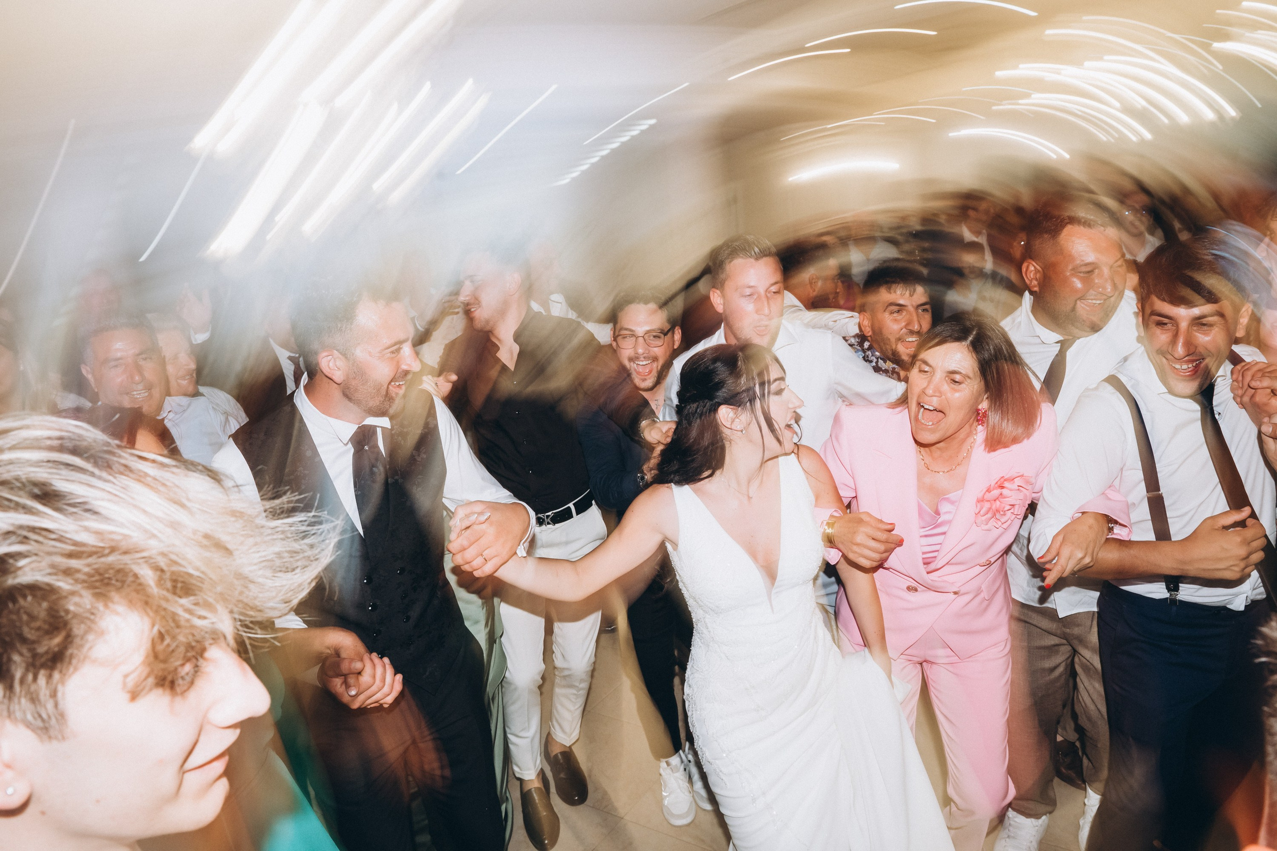 NICOLE & OTO. Ciao, benvenuta! Sono Anastasia la vostra fotografa per il matrimonio