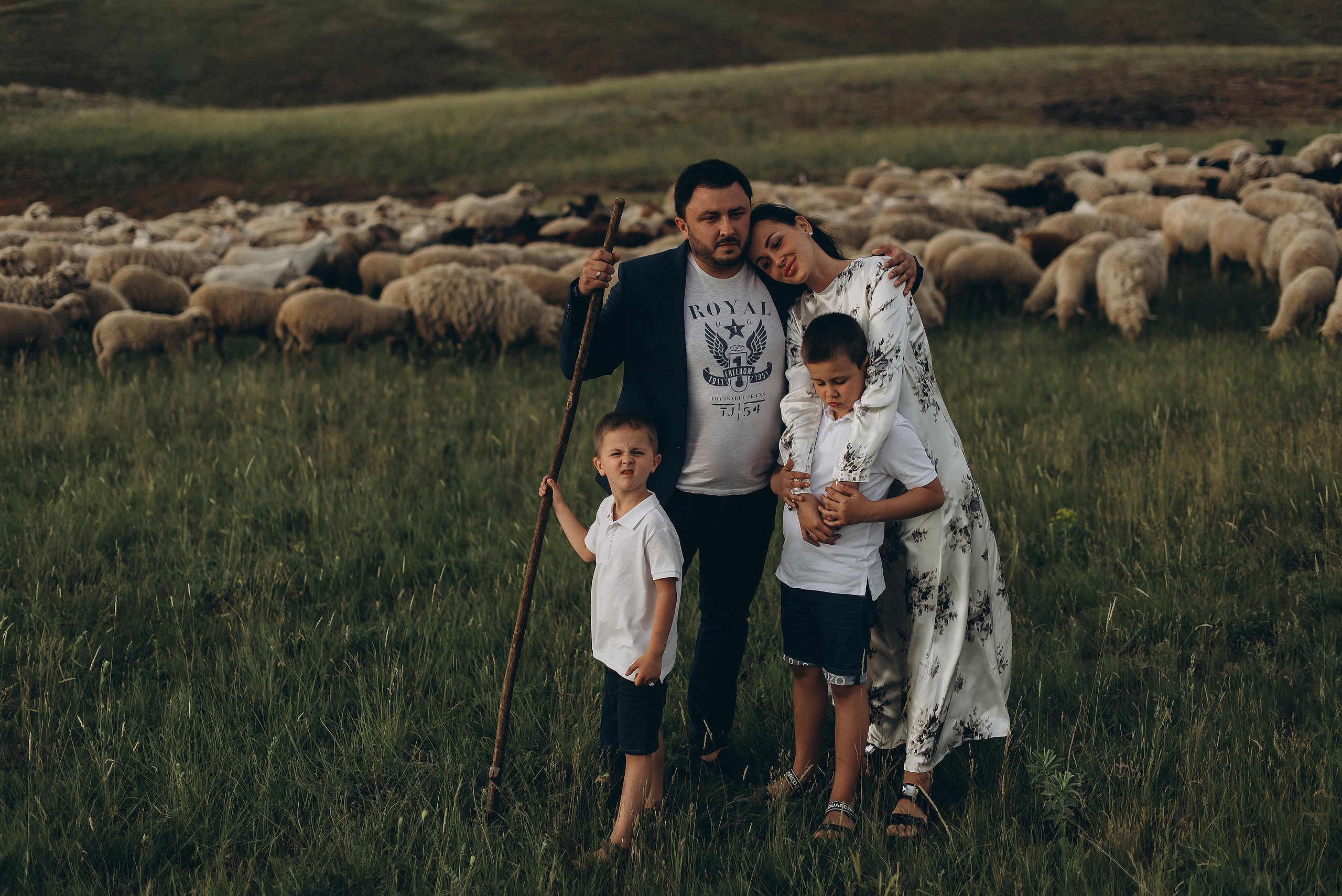 Foto di famiglia. Ciao, benvenuta! Sono Anastasia la vostra fotografa per il matrimonio