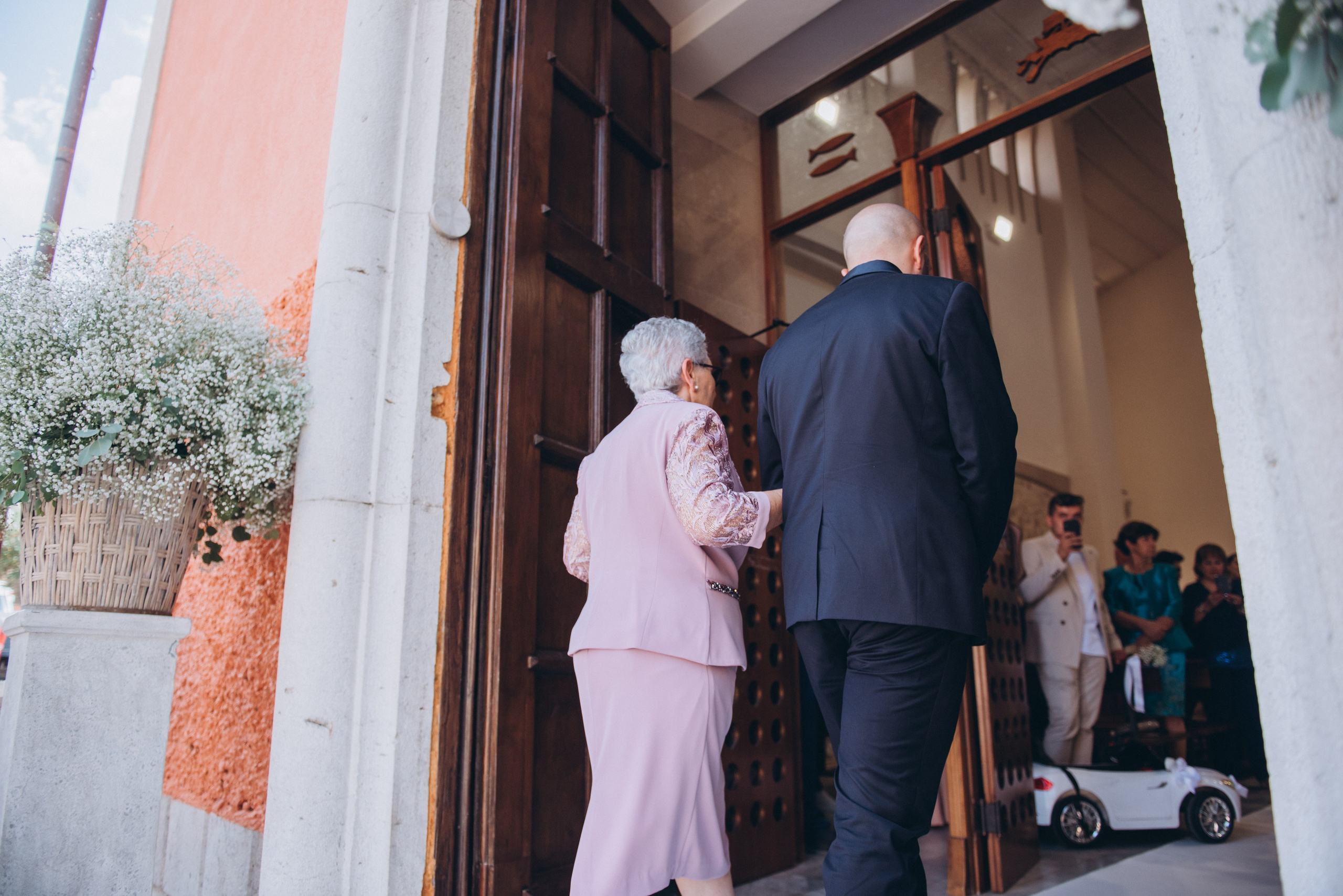 TONI & SABRINA. Ciao, benvenuta! Sono Anastasia la vostra fotografa per il matrimonio