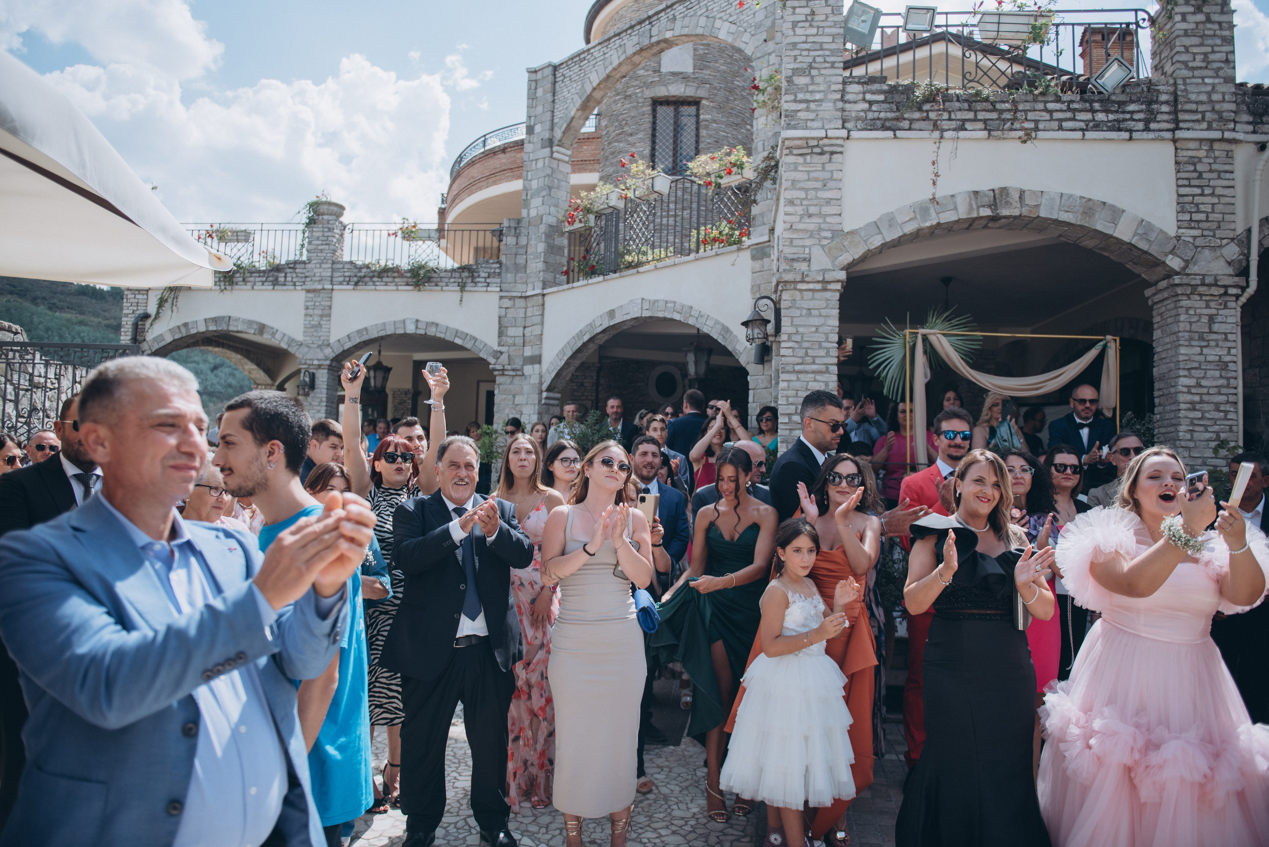 TONI & SABRINA. Ciao, benvenuta! Sono Anastasia la vostra fotografa per il matrimonio
