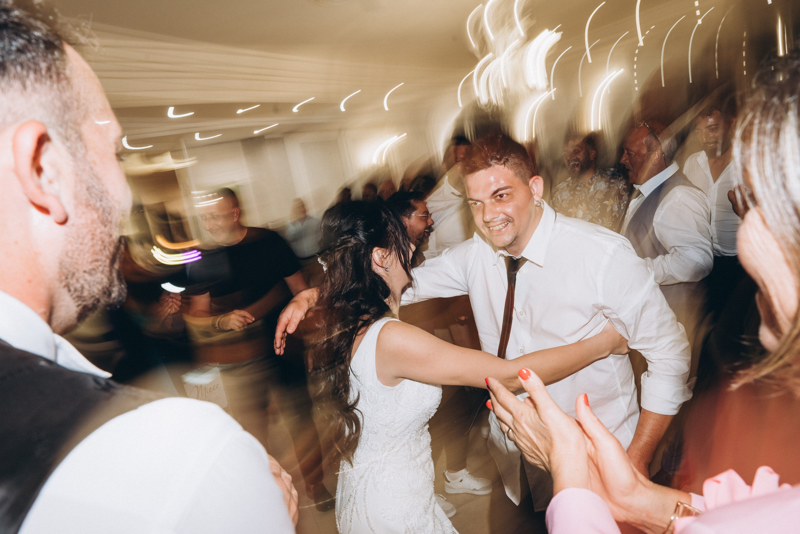 NICOLE & OTO. Ciao, benvenuta! Sono Anastasia la vostra fotografa per il matrimonio