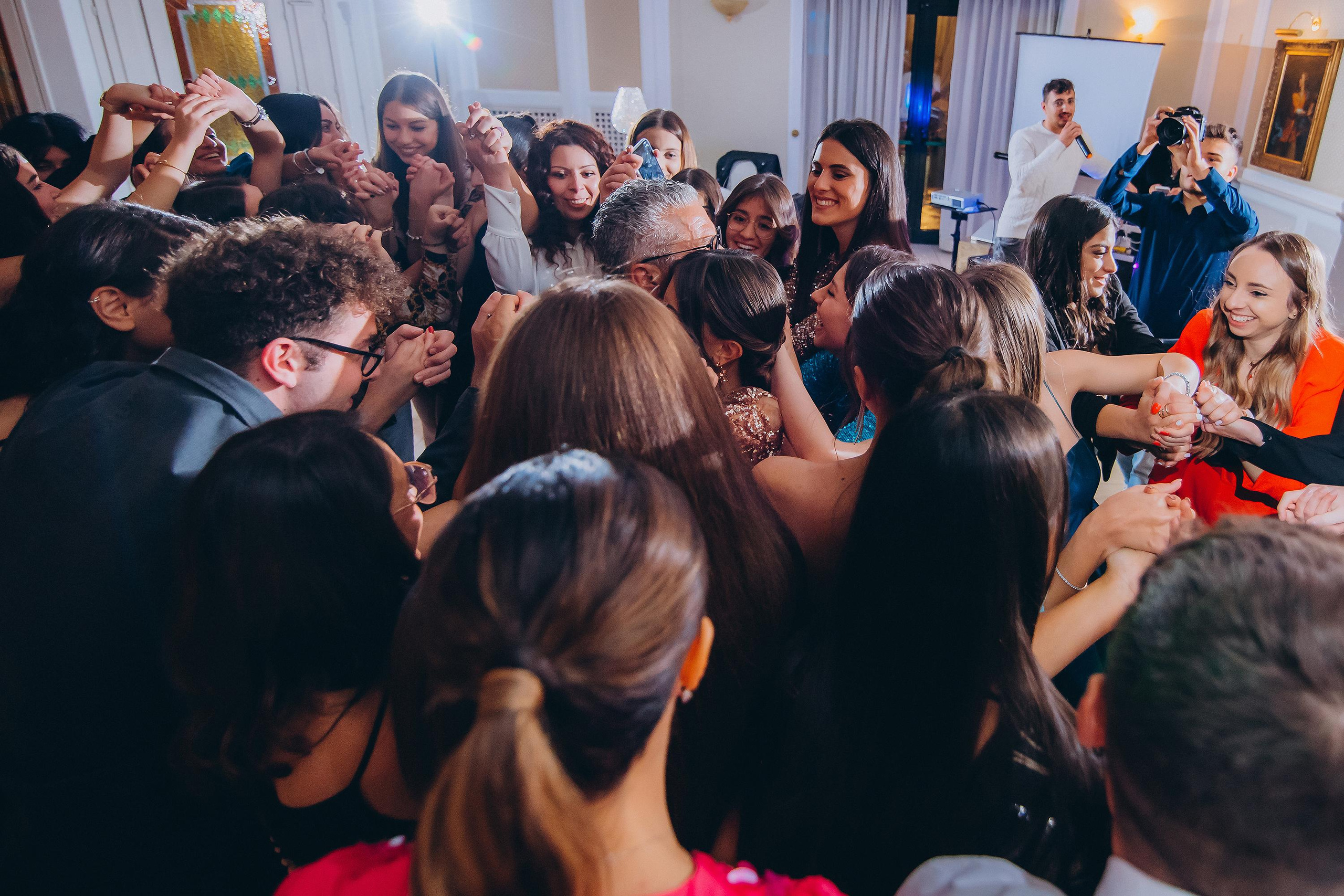 18 anni di Francesca. Ciao, benvenuta! Sono Anastasia la vostra fotografa per il matrimonio