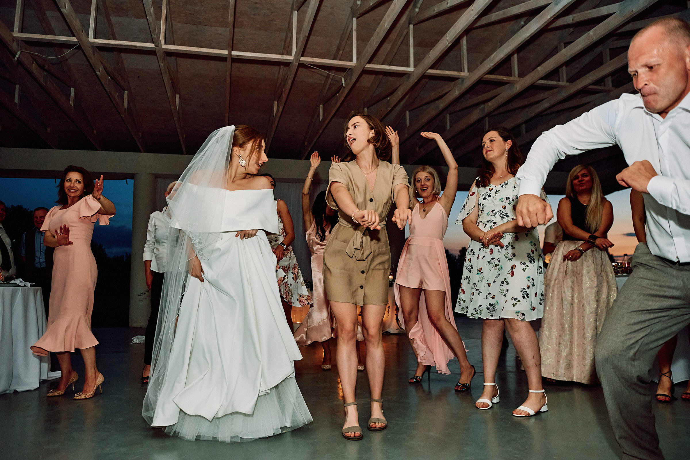 Свадебная съемка летом в Киеве на природе, фотограф Владимир Тачанский. Фотограф на весілля Київ, Хмельницький, Львів. Тачанський Володимир