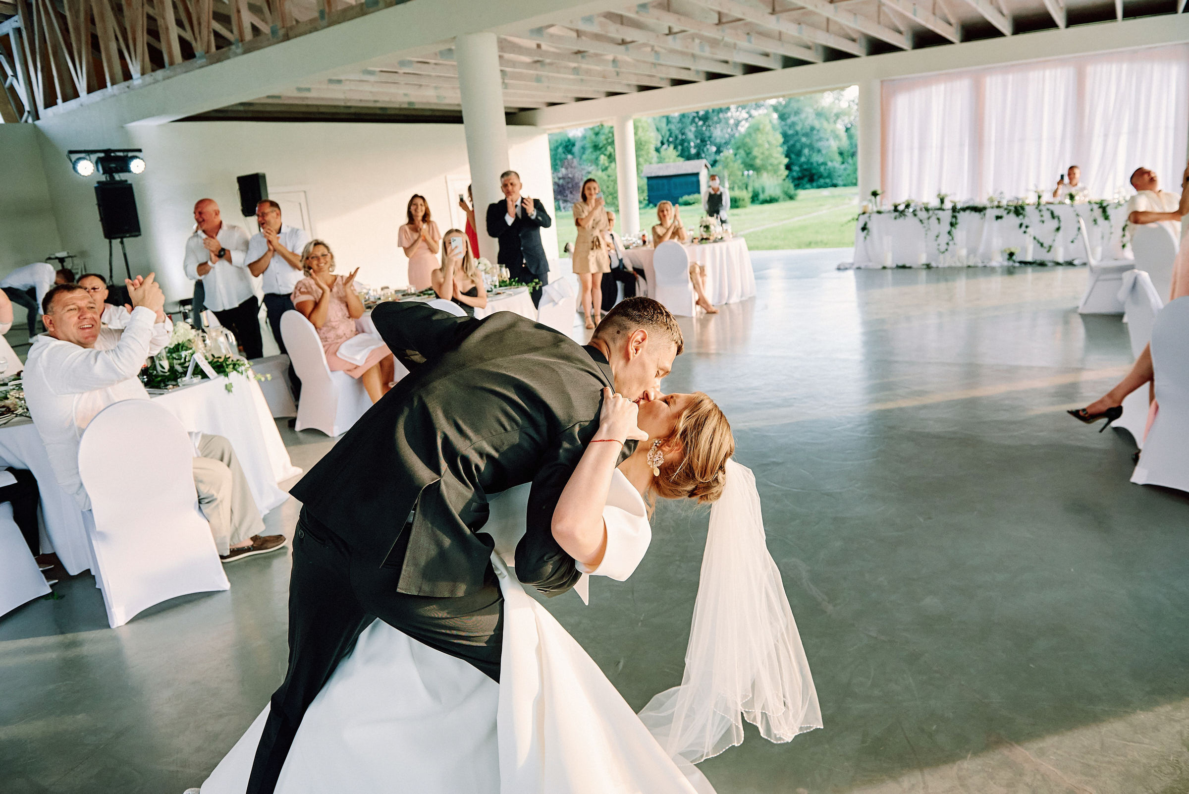 Свадебная съемка летом в Киеве на природе, фотограф Владимир Тачанский. Фотограф на весілля Київ, Хмельницький, Львів. Тачанський Володимир