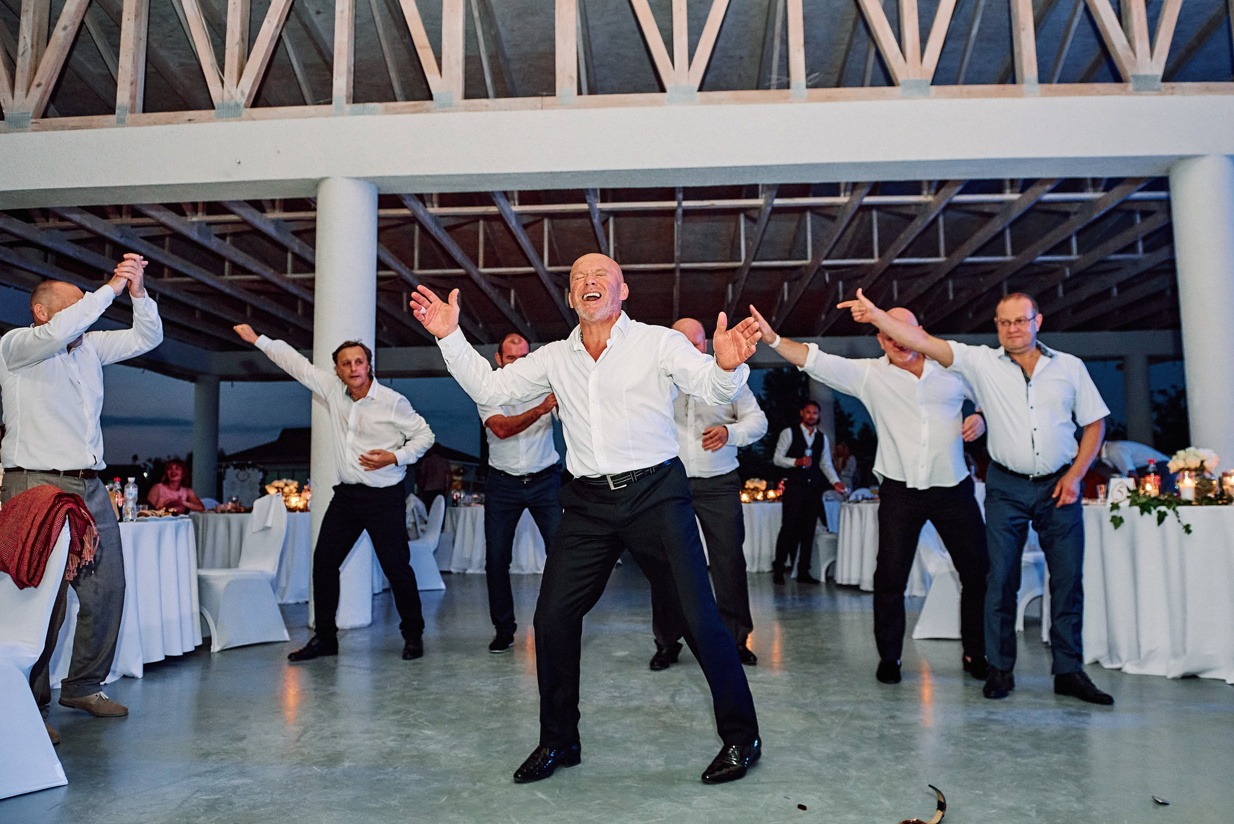 Свадебная съемка летом в Киеве на природе, фотограф Владимир Тачанский. Фотограф на весілля Київ, Хмельницький, Львів. Тачанський Володимир