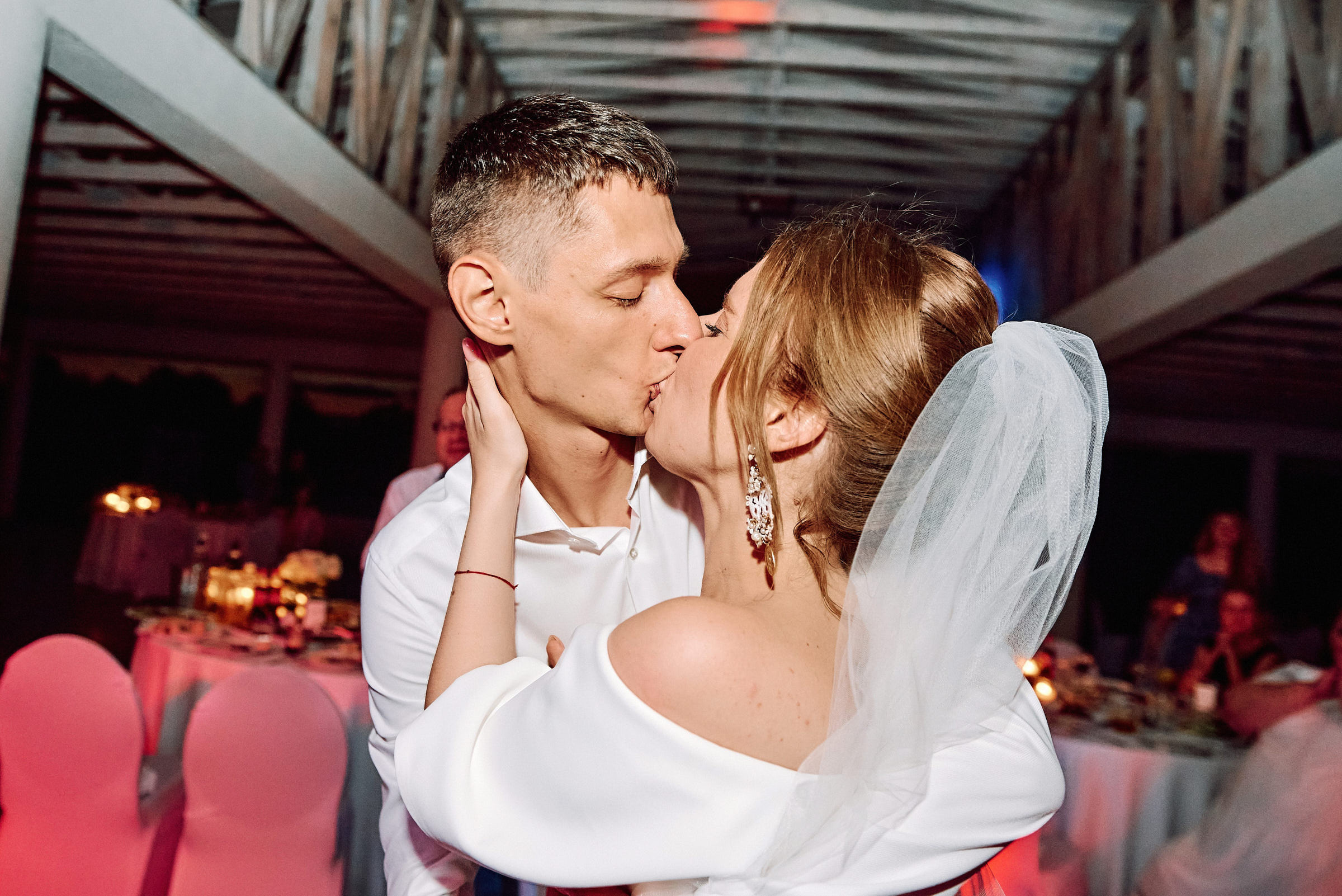 Свадебная съемка летом в Киеве на природе, фотограф Владимир Тачанский. Фотограф на весілля Київ, Хмельницький, Львів. Тачанський Володимир