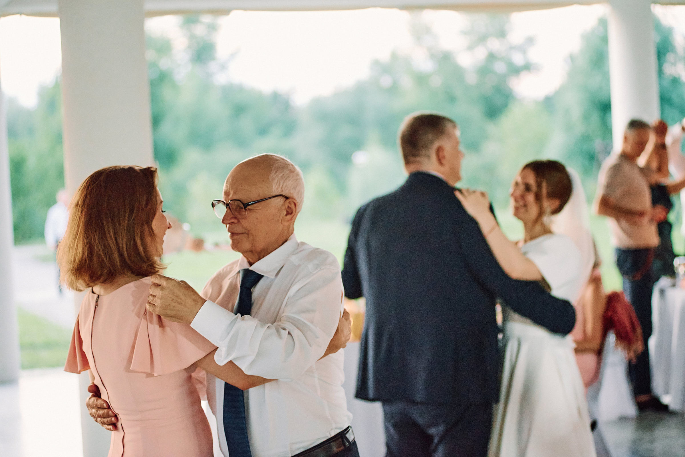 Свадебная съемка летом в Киеве на природе, фотограф Владимир Тачанский. Фотограф на весілля Київ, Хмельницький, Львів. Тачанський Володимир