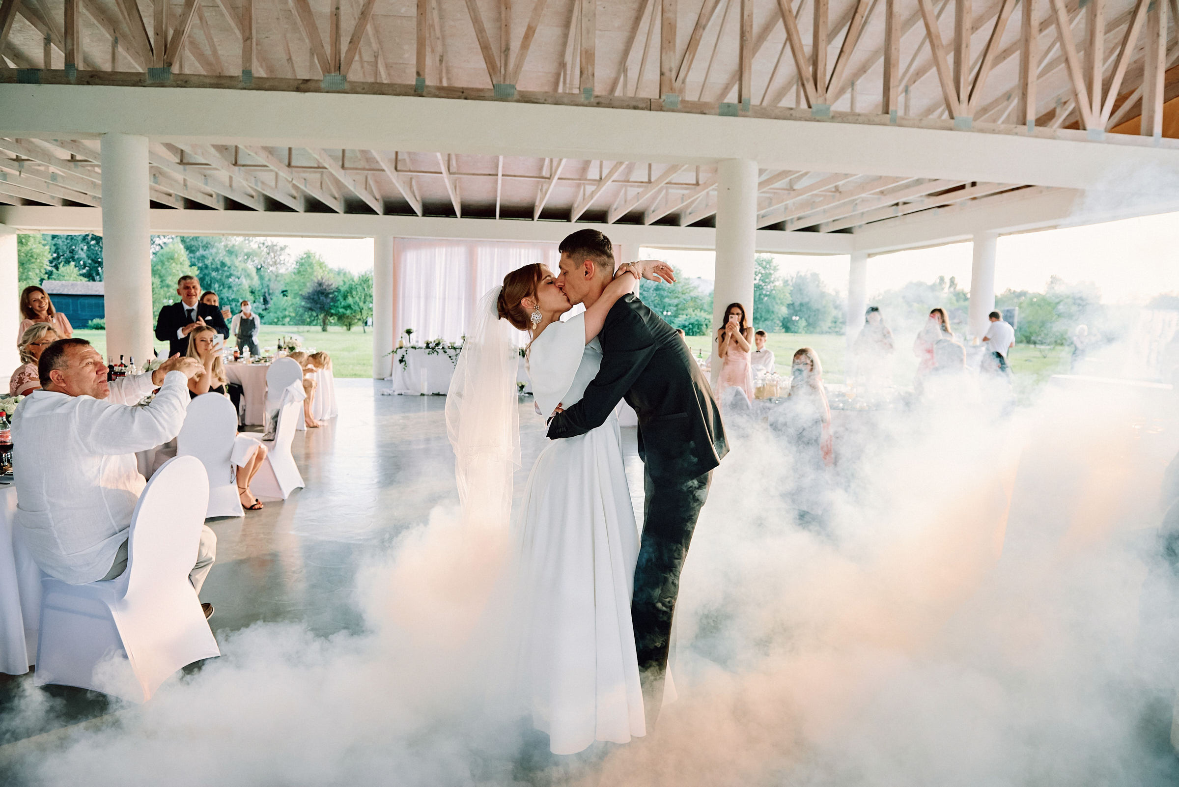 Свадебная съемка летом в Киеве на природе, фотограф Владимир Тачанский. Фотограф на весілля Київ, Хмельницький, Львів. Тачанський Володимир