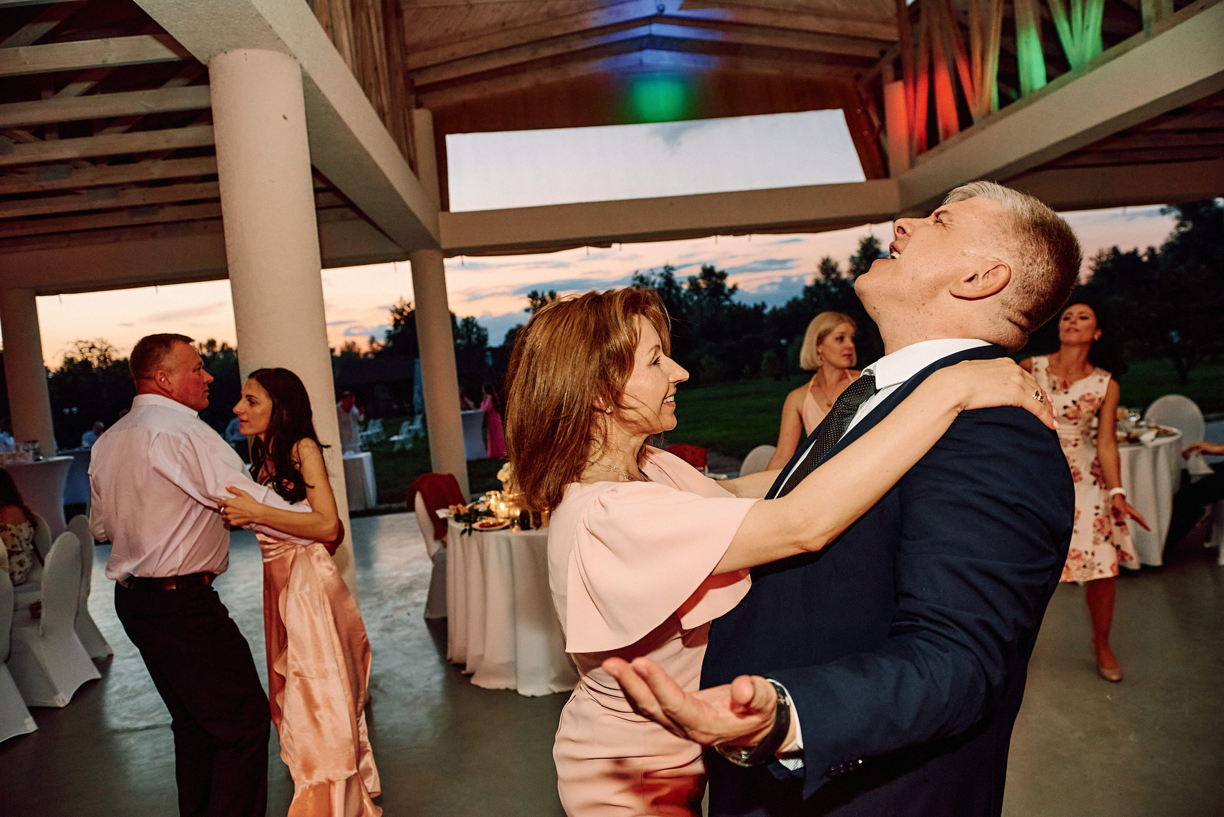 Свадебная съемка летом в Киеве на природе, фотограф Владимир Тачанский. Фотограф на весілля Київ, Хмельницький, Львів. Тачанський Володимир