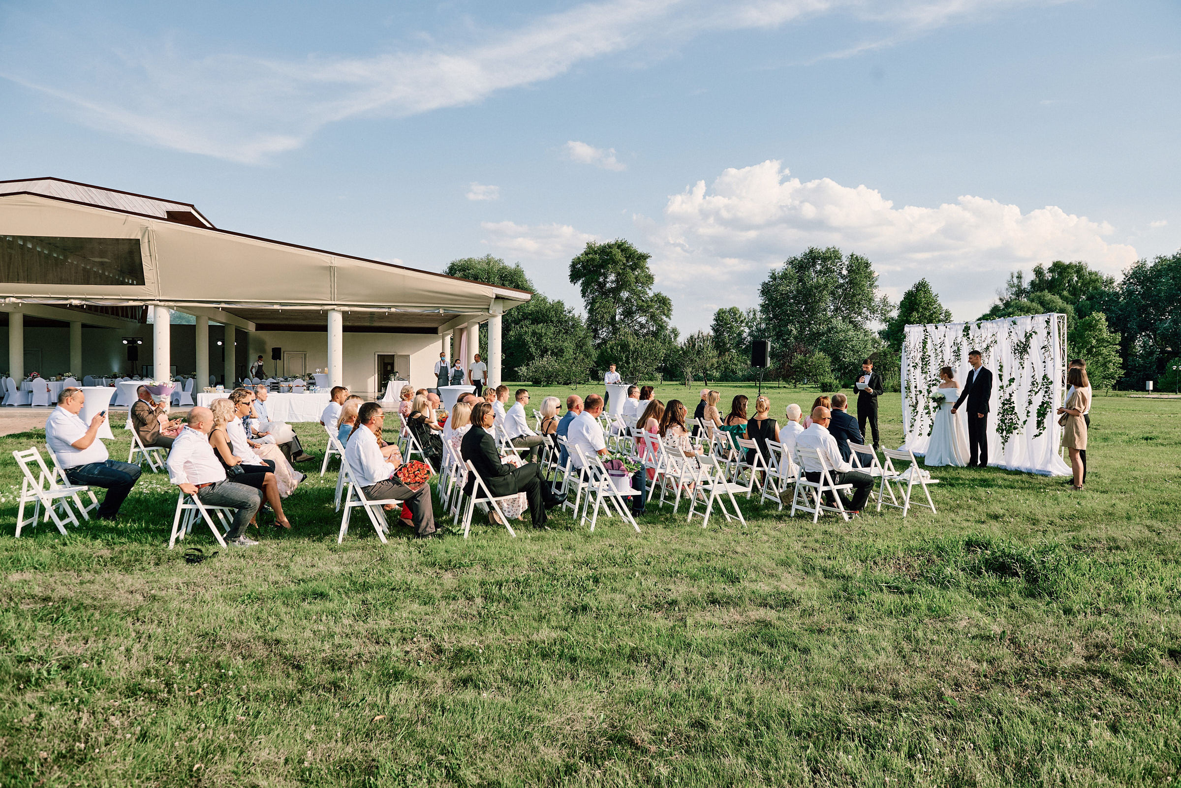 Свадебная съемка летом в Киеве на природе, фотограф Владимир Тачанский. Фотограф на весілля Київ, Хмельницький, Львів. Тачанський Володимир