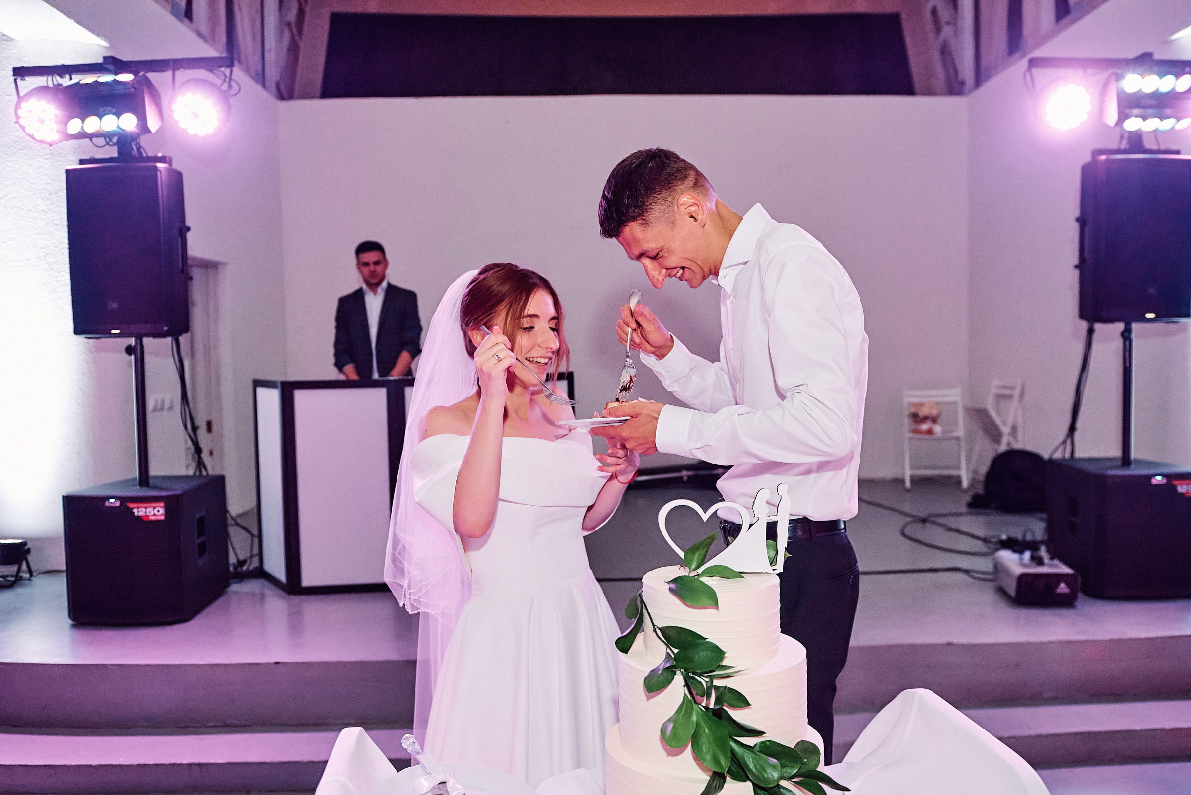 Свадебная съемка летом в Киеве на природе, фотограф Владимир Тачанский. Фотограф на весілля Київ, Хмельницький, Львів. Тачанський Володимир