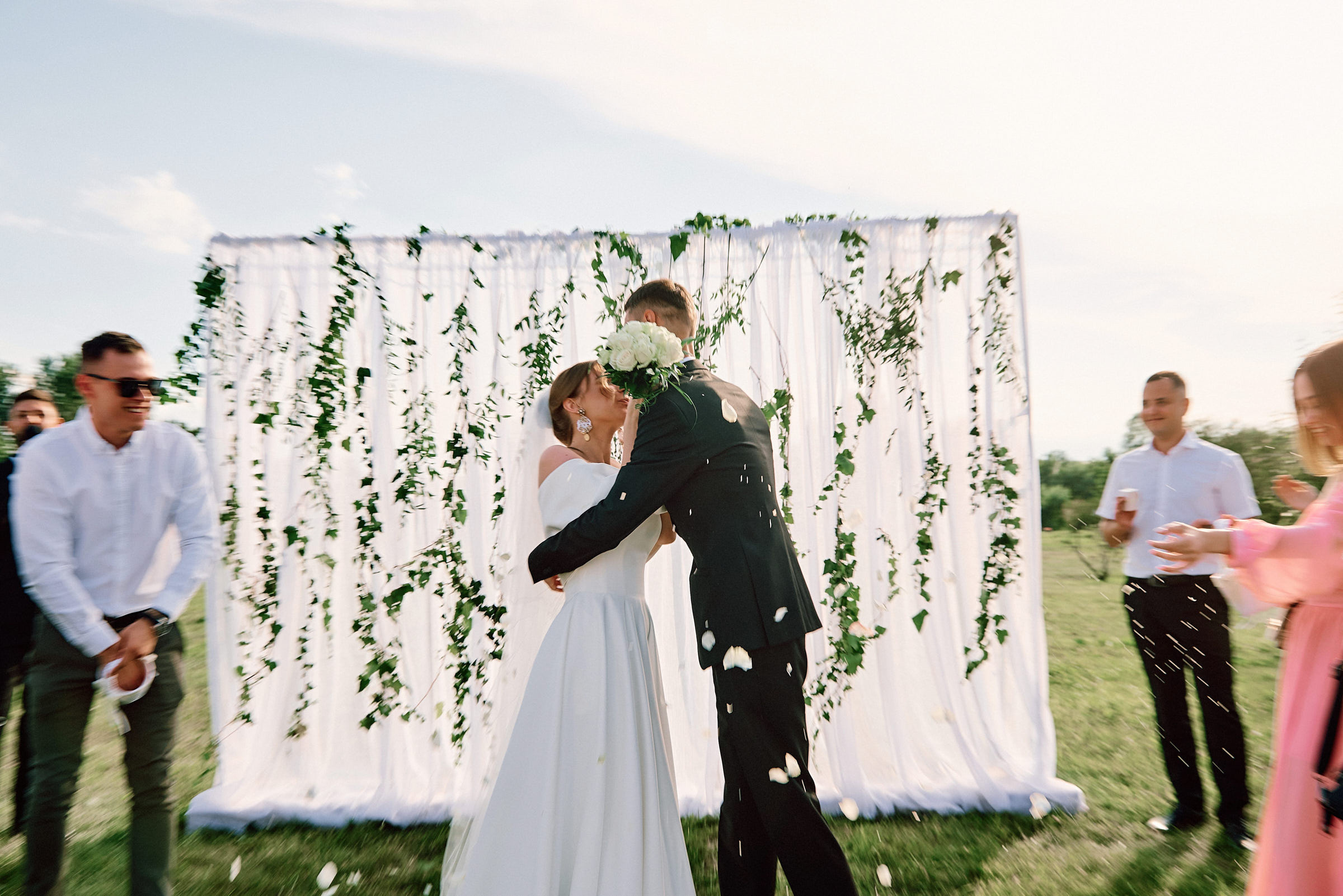 Свадебная съемка летом в Киеве на природе, фотограф Владимир Тачанский. Фотограф на весілля Київ, Хмельницький, Львів. Тачанський Володимир