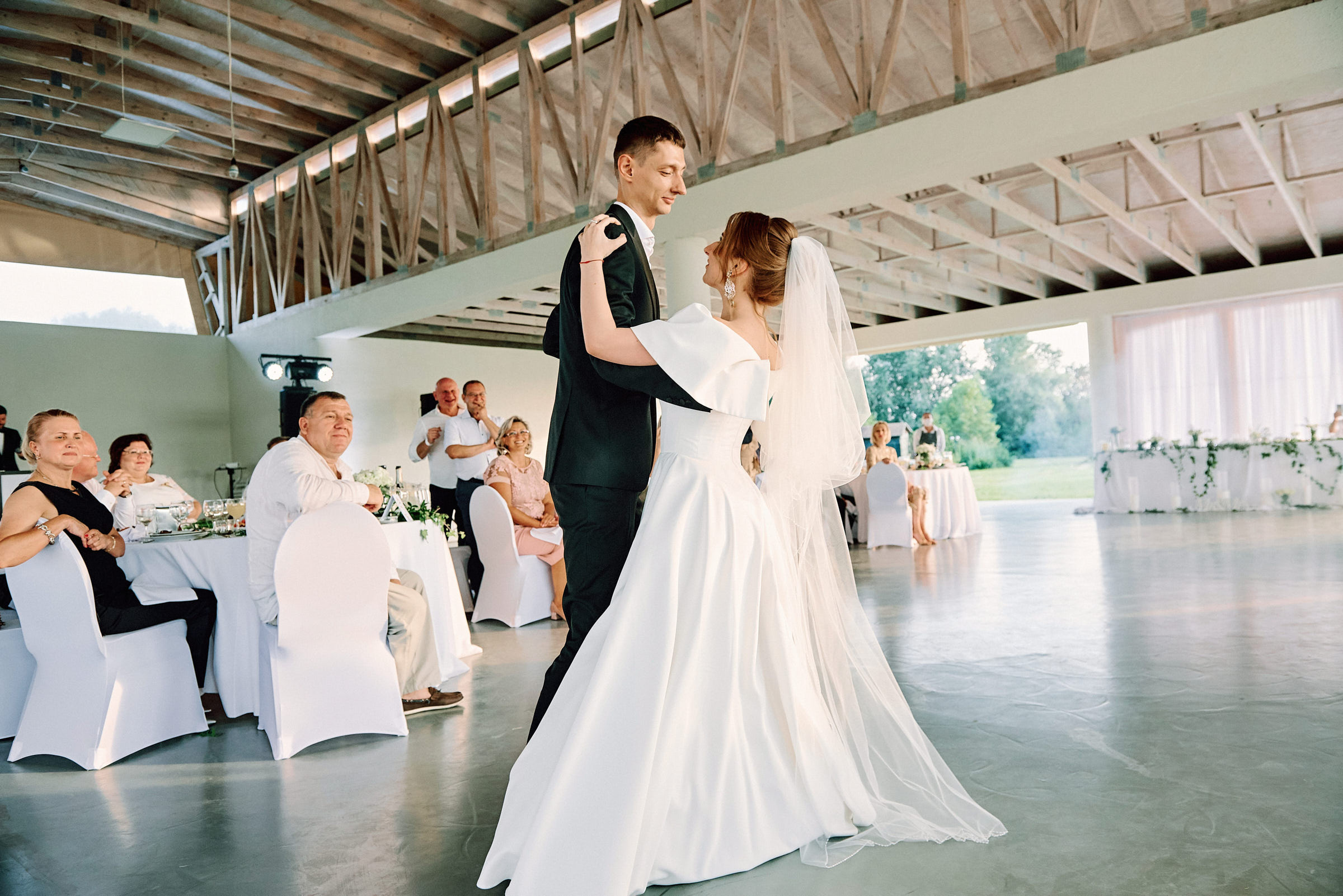 Свадебная съемка летом в Киеве на природе, фотограф Владимир Тачанский. Фотограф на весілля Київ, Хмельницький, Львів. Тачанський Володимир