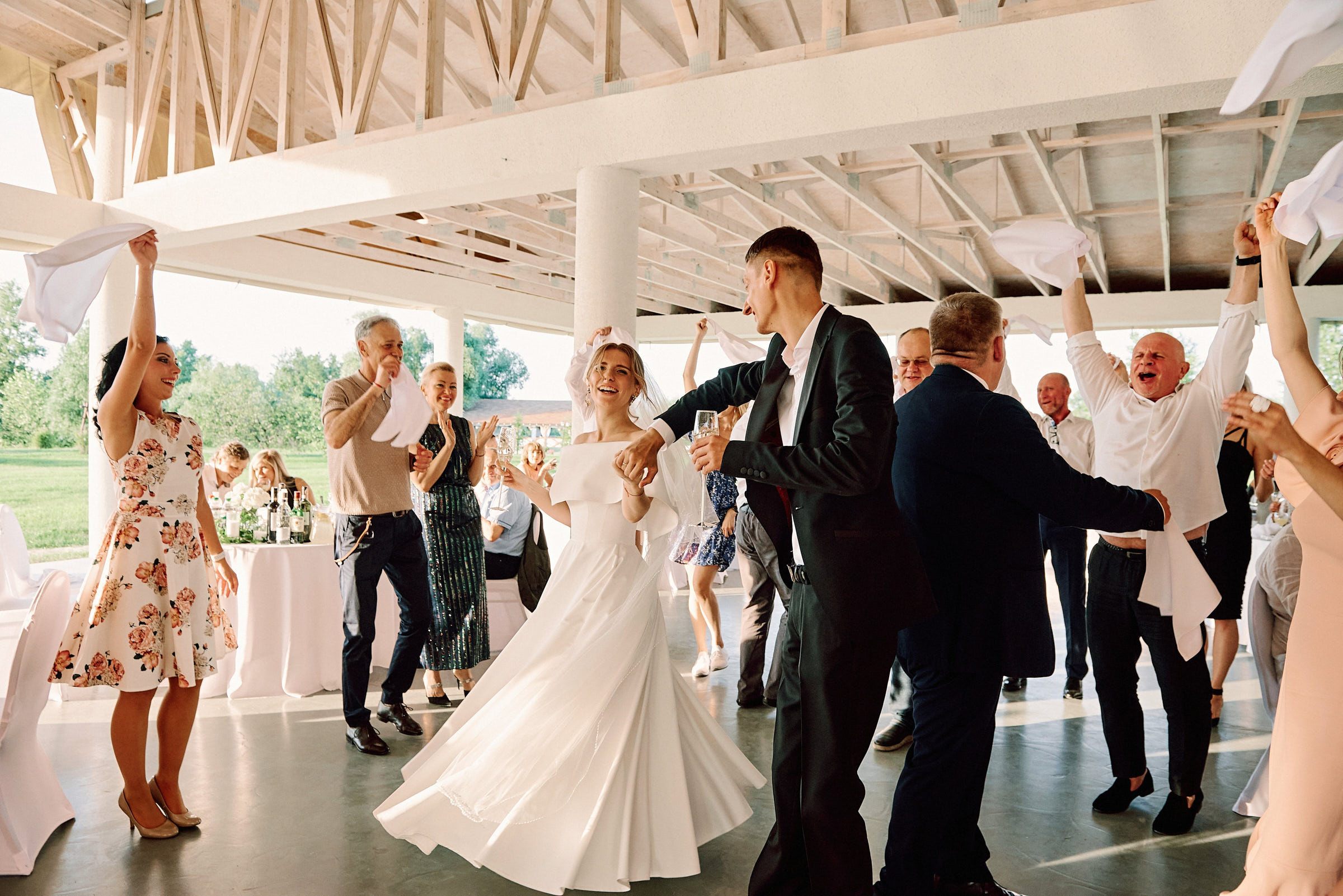 Свадебная съемка летом в Киеве на природе, фотограф Владимир Тачанский. Фотограф на весілля Київ, Хмельницький, Львів. Тачанський Володимир