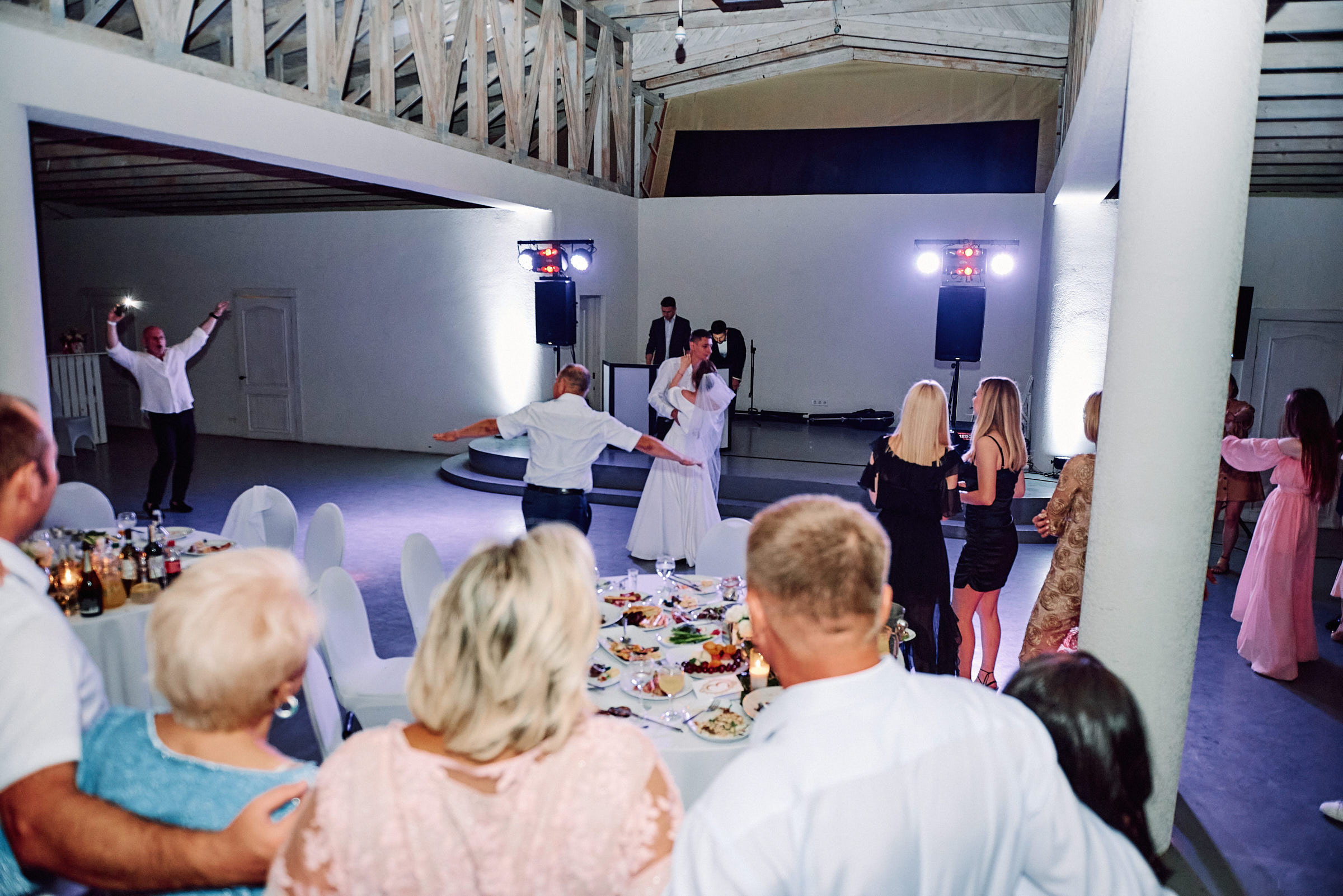 Свадебная съемка летом в Киеве на природе, фотограф Владимир Тачанский. Фотограф на весілля Київ, Хмельницький, Львів. Тачанський Володимир