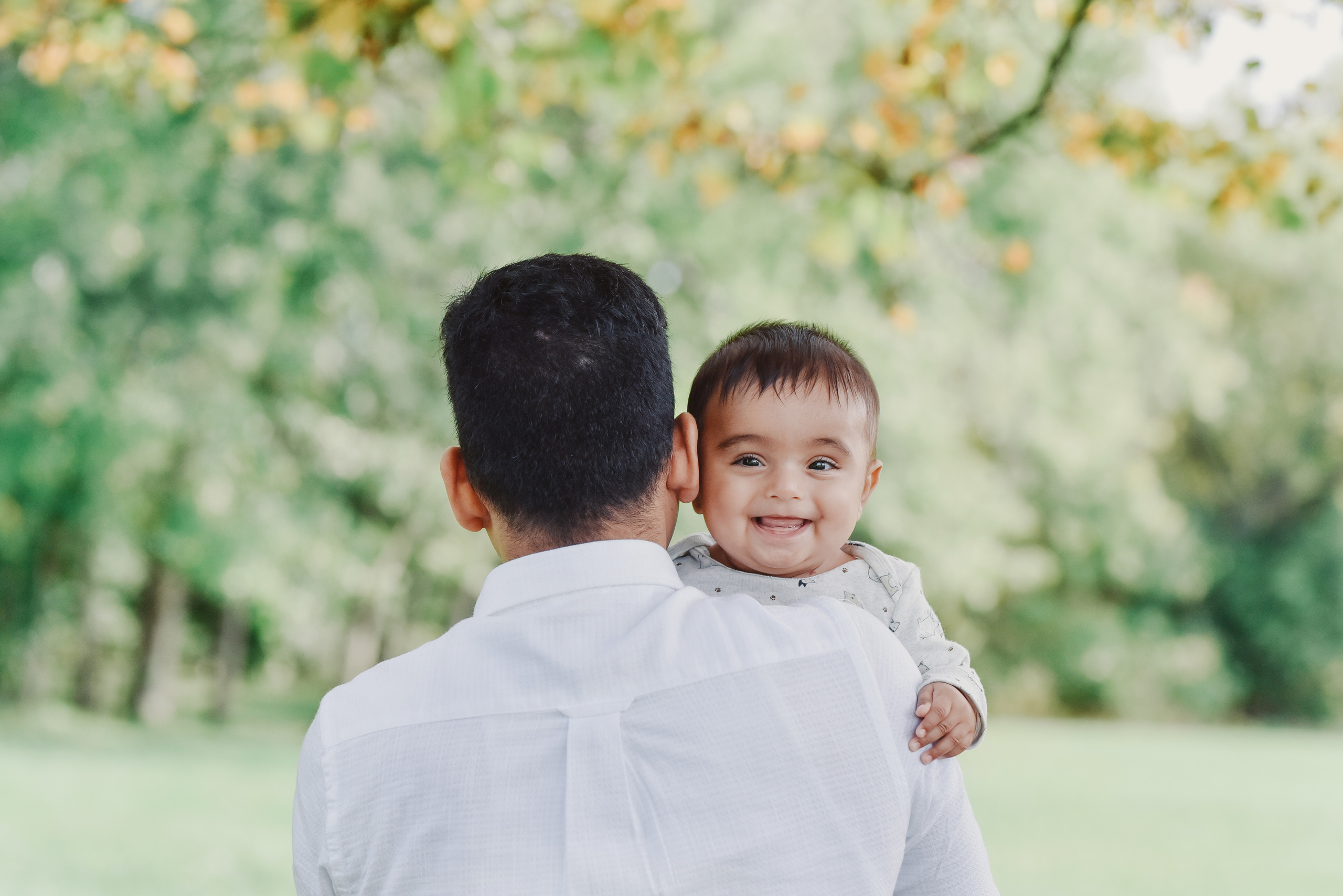 Sakshi and her family. Photographer Katia Velich Toronto Oakville GTA