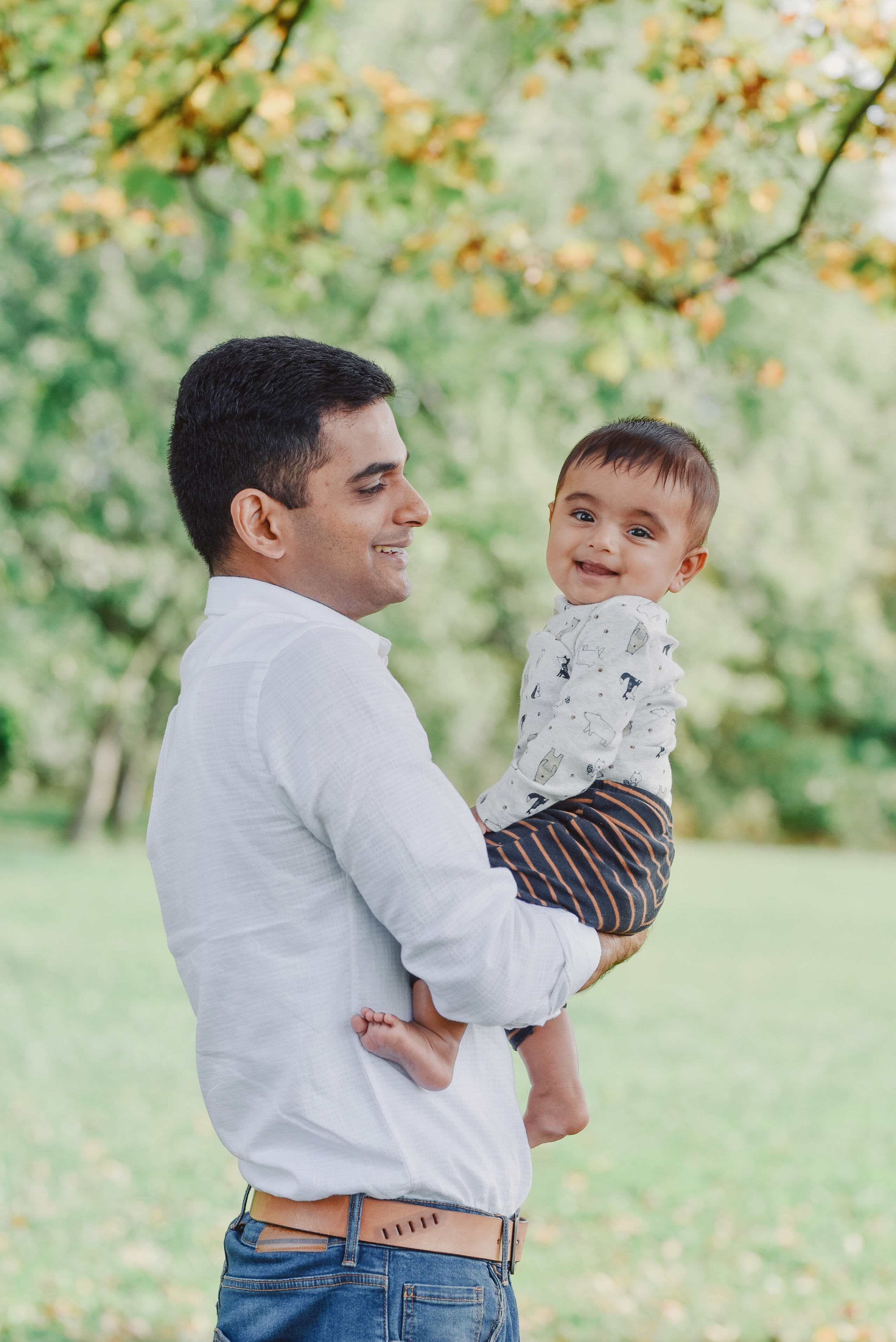 Sakshi and her family. Photographer Katia Velich Toronto Oakville GTA