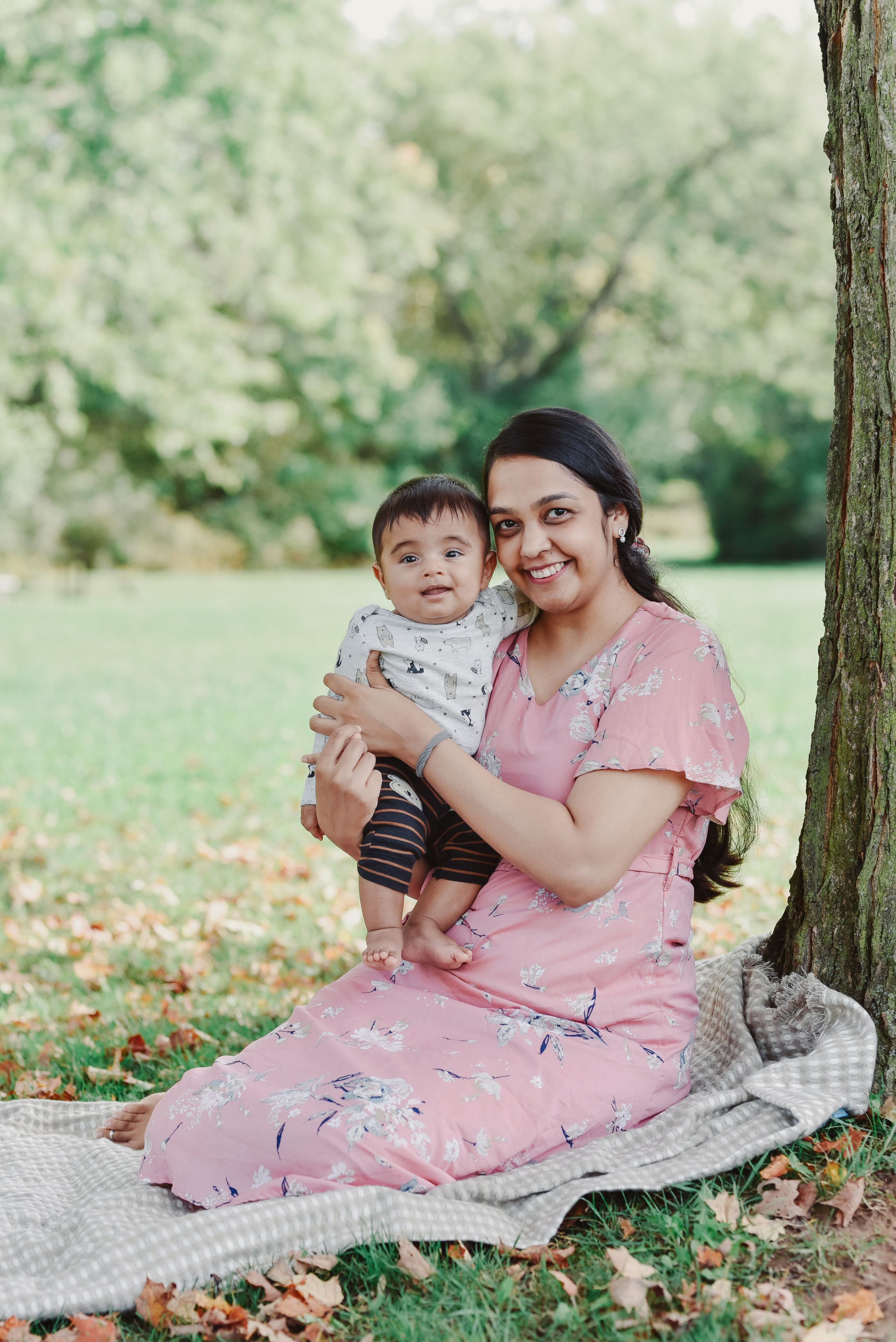 Sakshi and her family. Photographer Katia Velich Toronto Oakville GTA