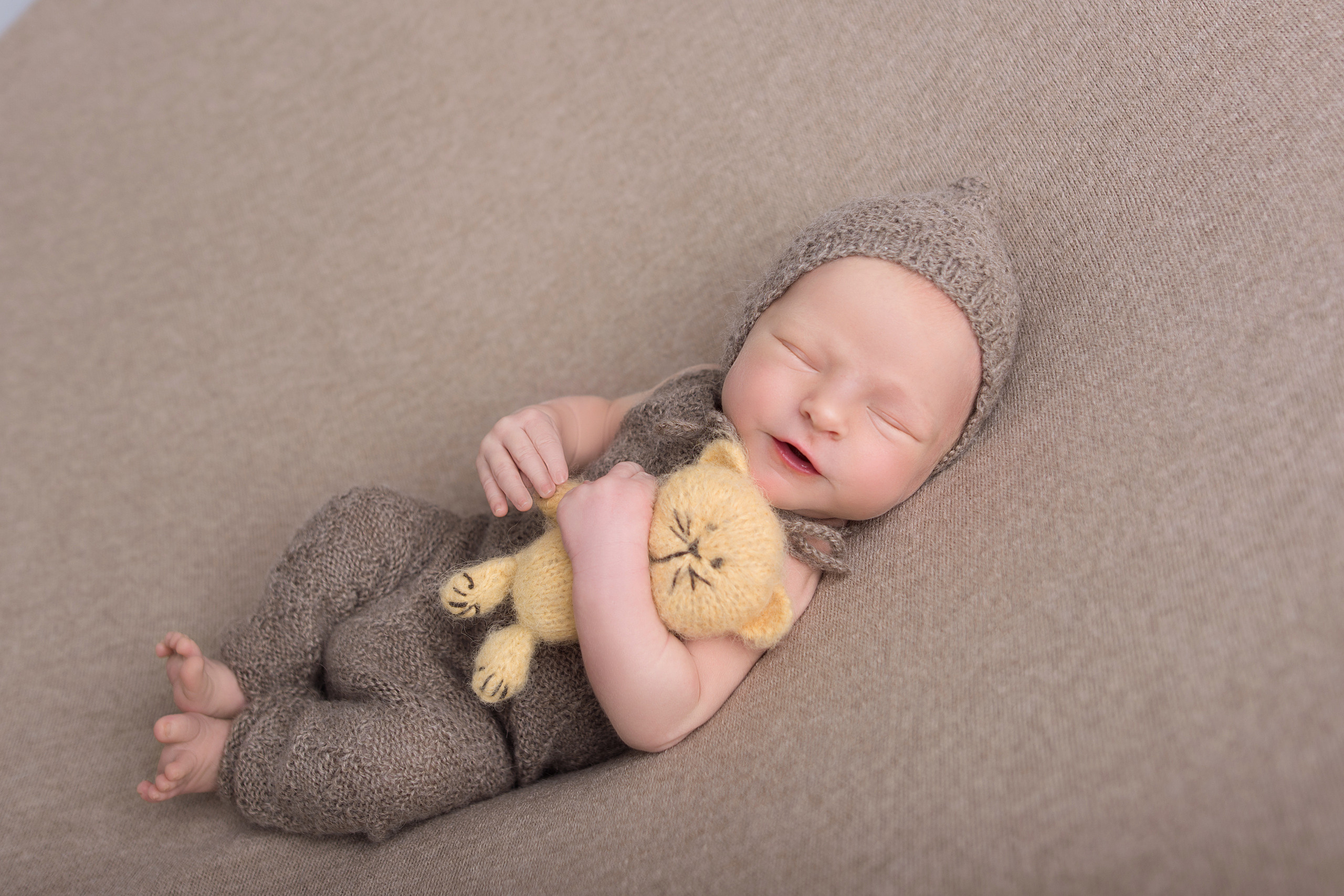 Portrait photography of newborns. Photographer Katia Velich Toronto Oakville GTA