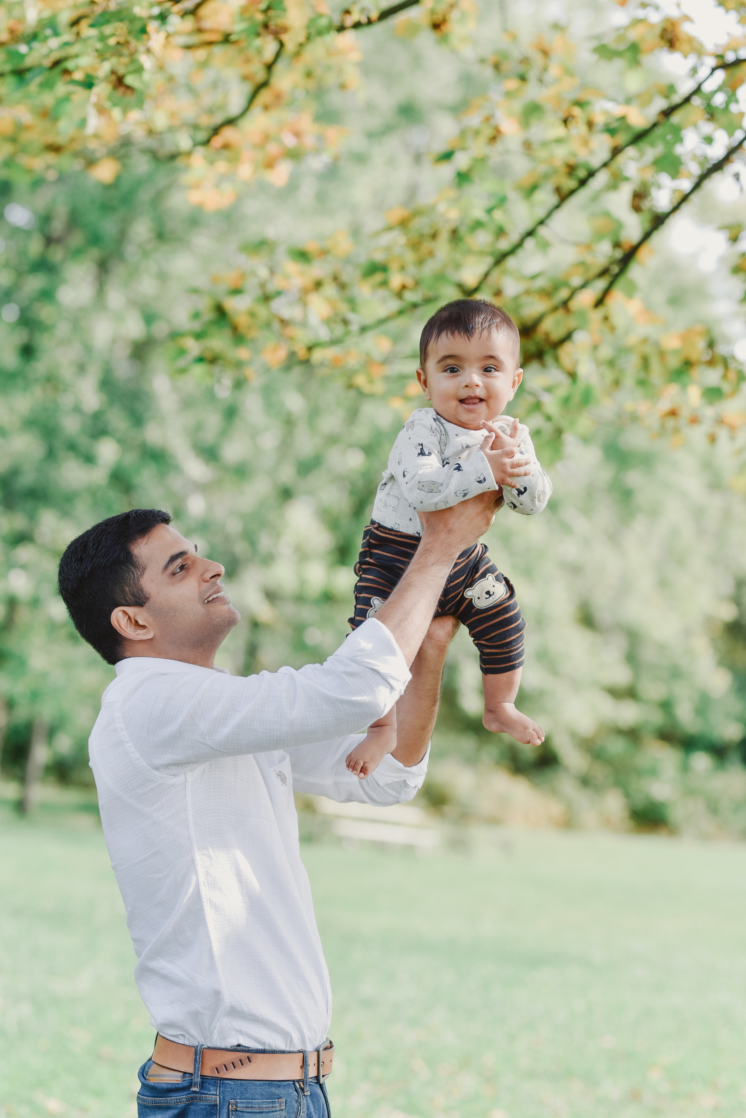 Sakshi and her family. Photographer Katia Velich Toronto Oakville GTA