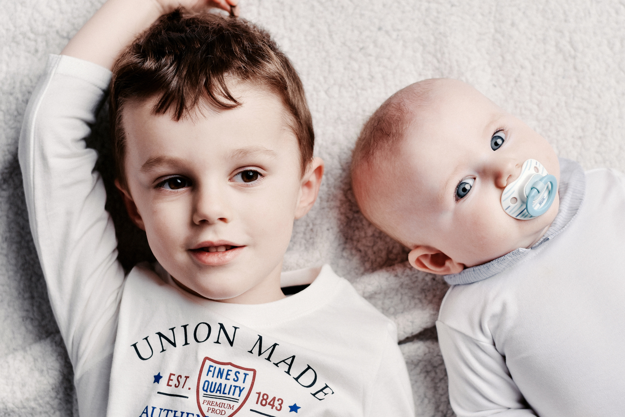 Charlotte and Bryan, At-home photo session. Photographer Katia Velich Toronto Oakville GTA