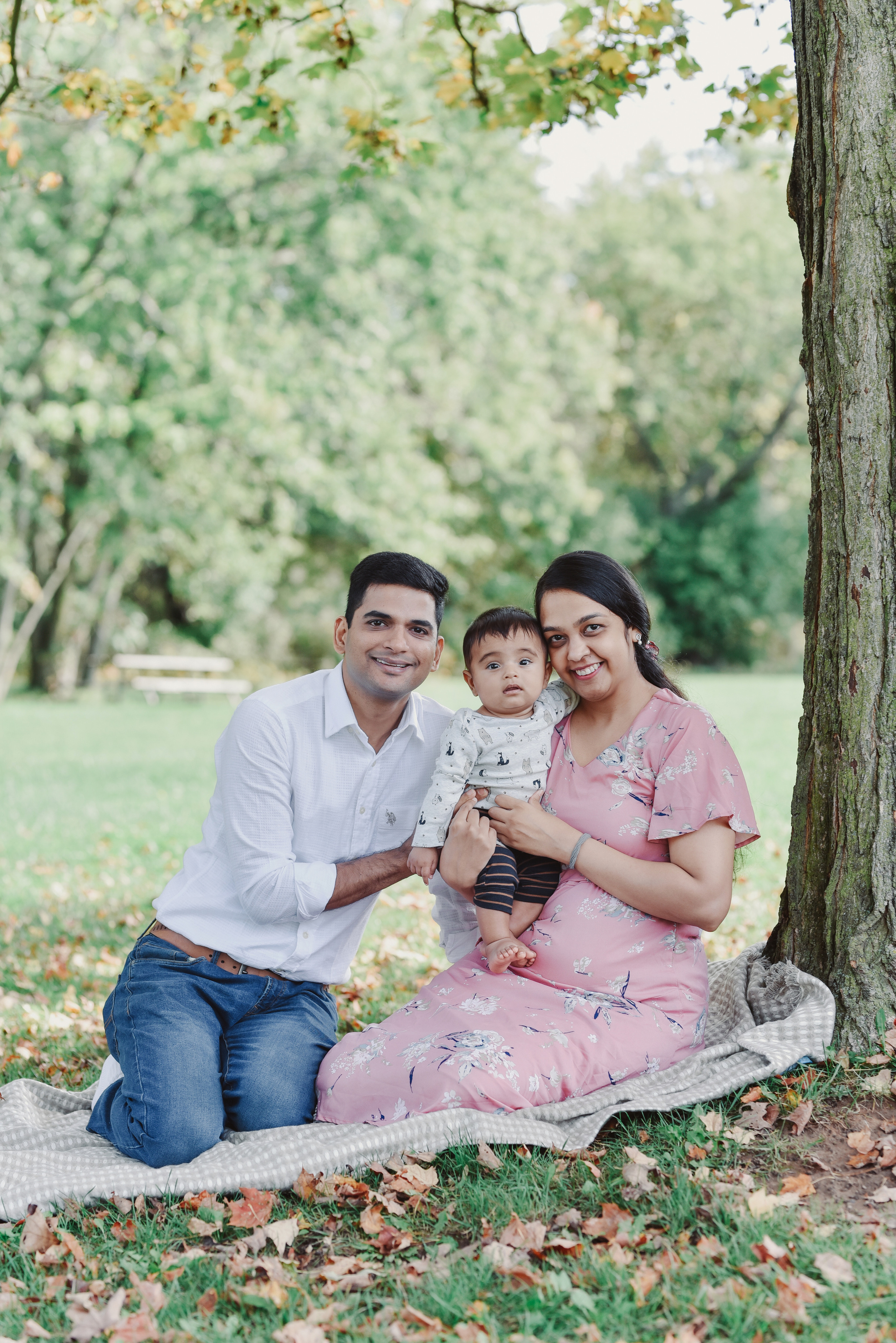 Sakshi and her family. Photographer Katia Velich Toronto Oakville GTA
