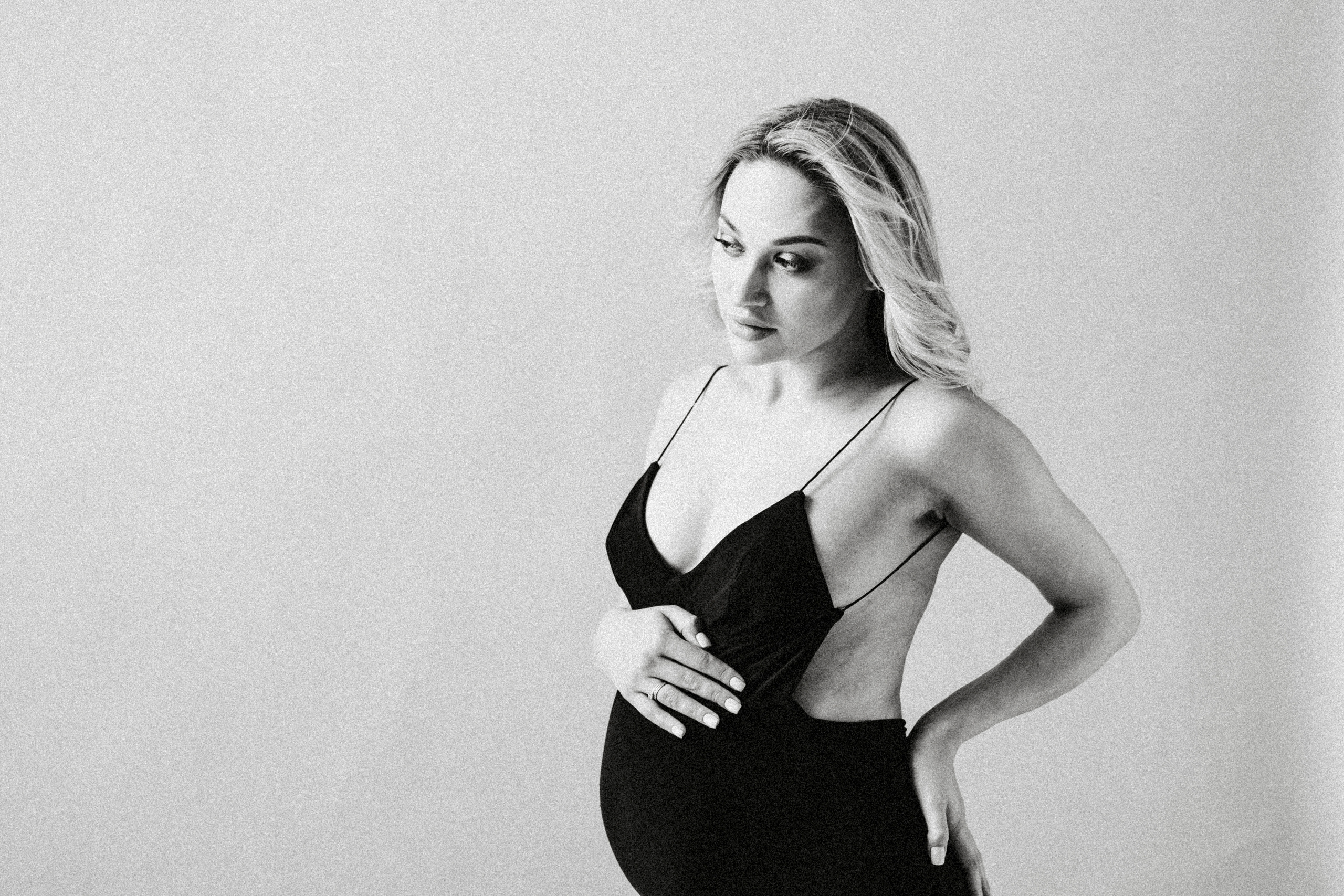 Pregnancy photoshoot. Photographer Katia Velich Toronto Oakville GTA