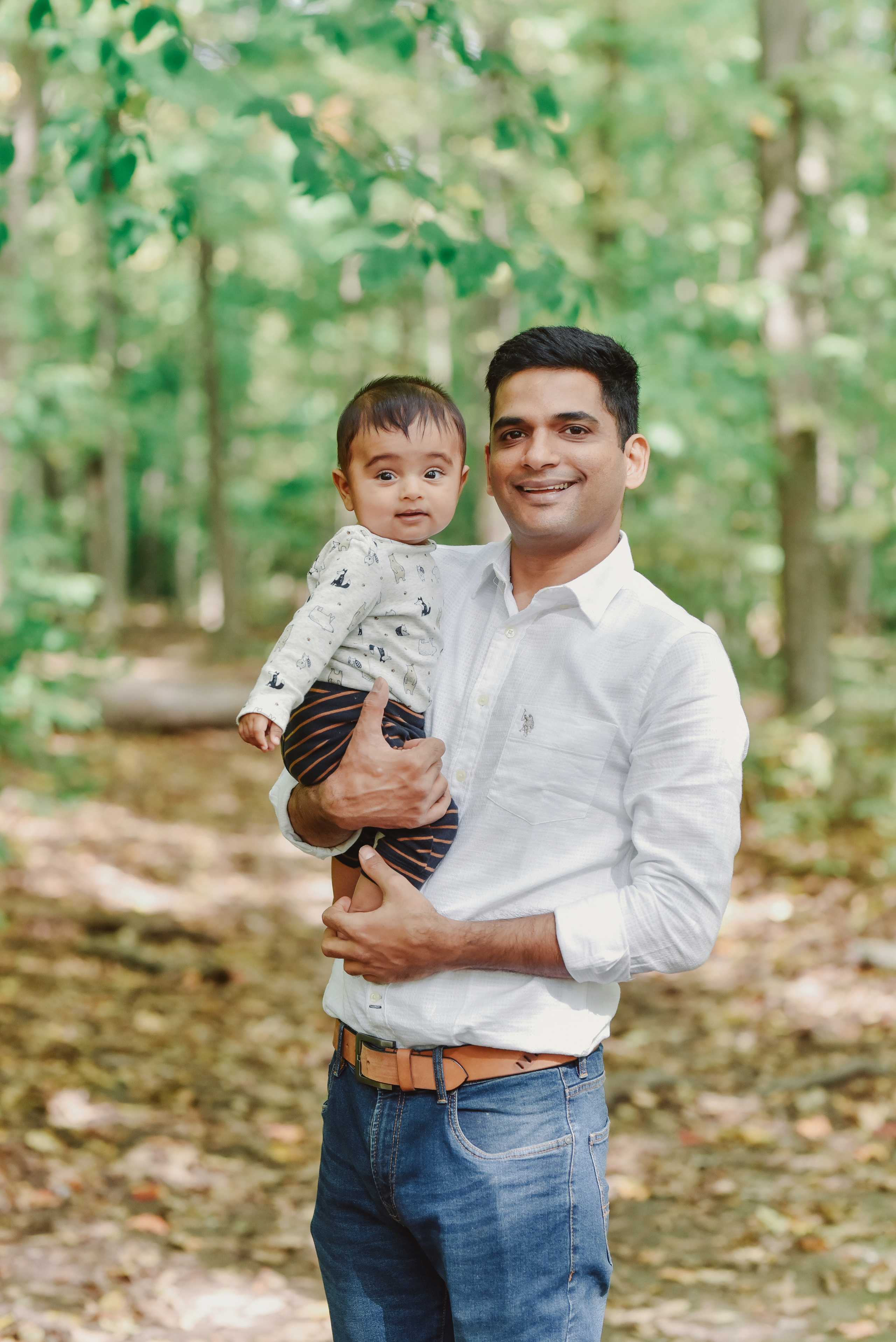 Sakshi and her family. Photographer Katia Velich Toronto Oakville GTA