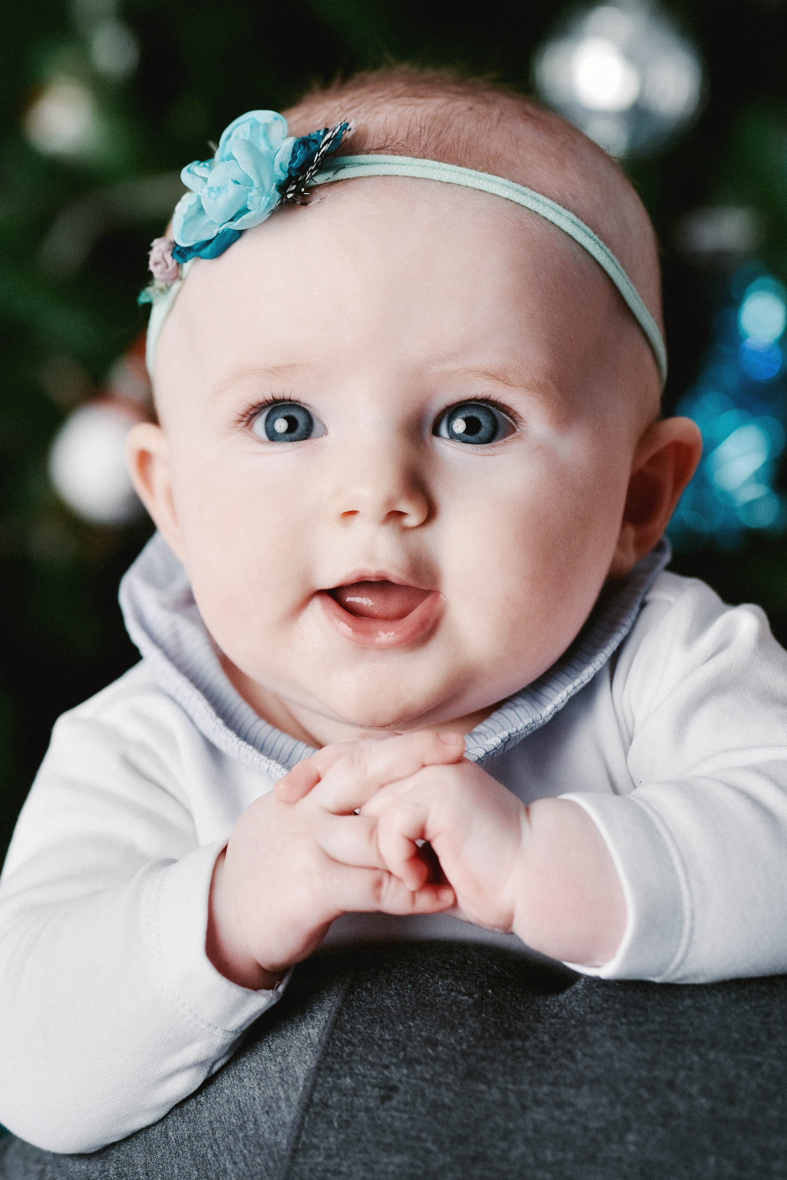 Charlotte and Bryan, At-home photo session. Photographer Katia Velich Toronto Oakville GTA