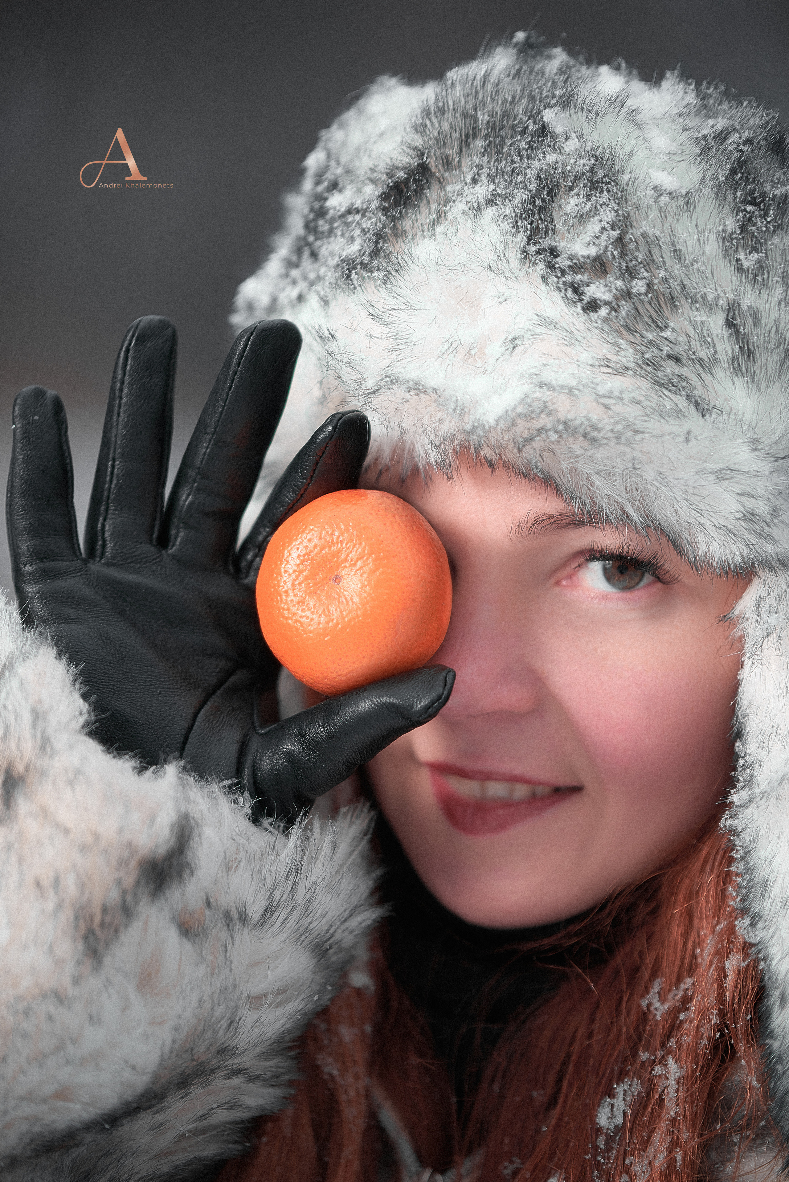 Портрет девушки с мандаринками.