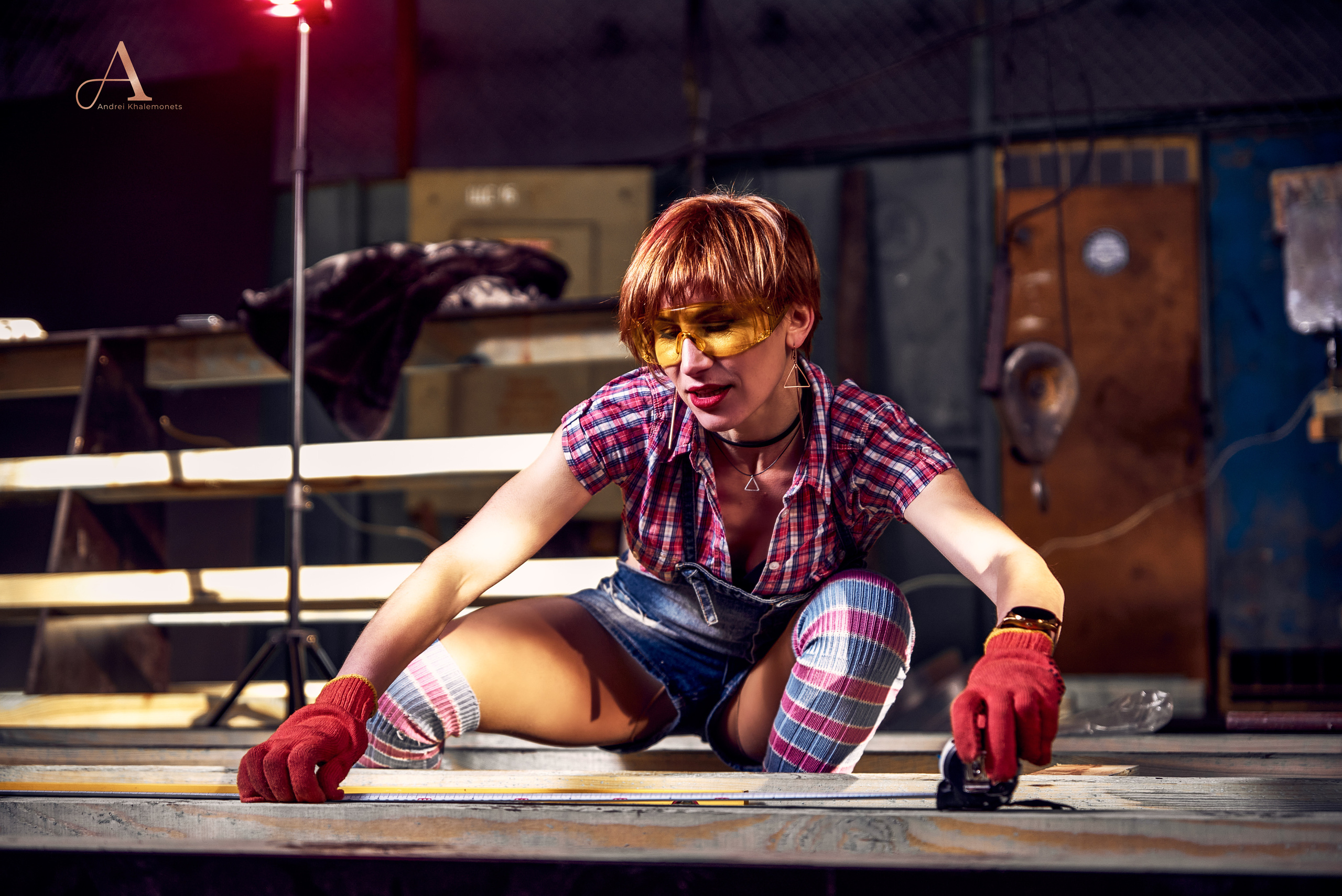 Фотосессия девушки в слесарной мастерской в Кривой Рог Днепр Украина.