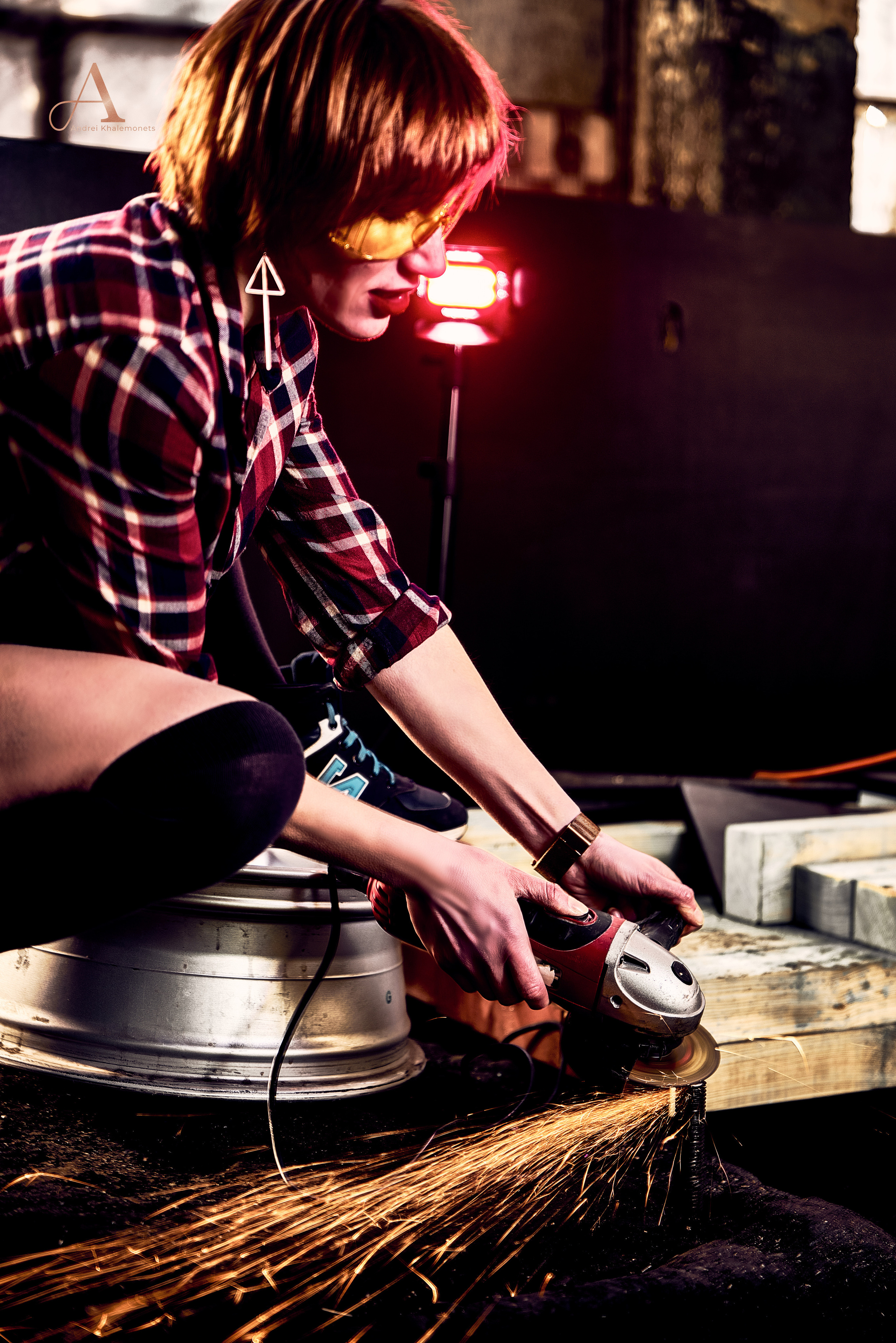 Профессиональный фотограф Халемонец Андрей в Кривой Рог, Днепр, Украина. Фотосессия девушка с болгаркой.