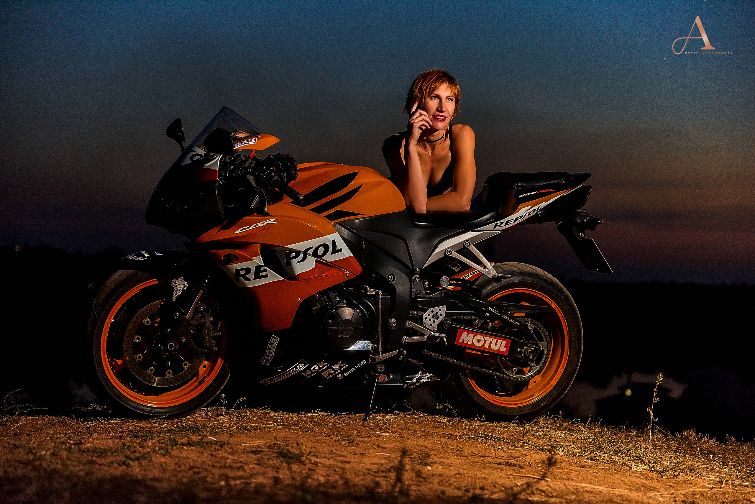 Крутая ню фотосессия с мото от лучшего ню фотографа в Кривой Рог Днепр Украина.