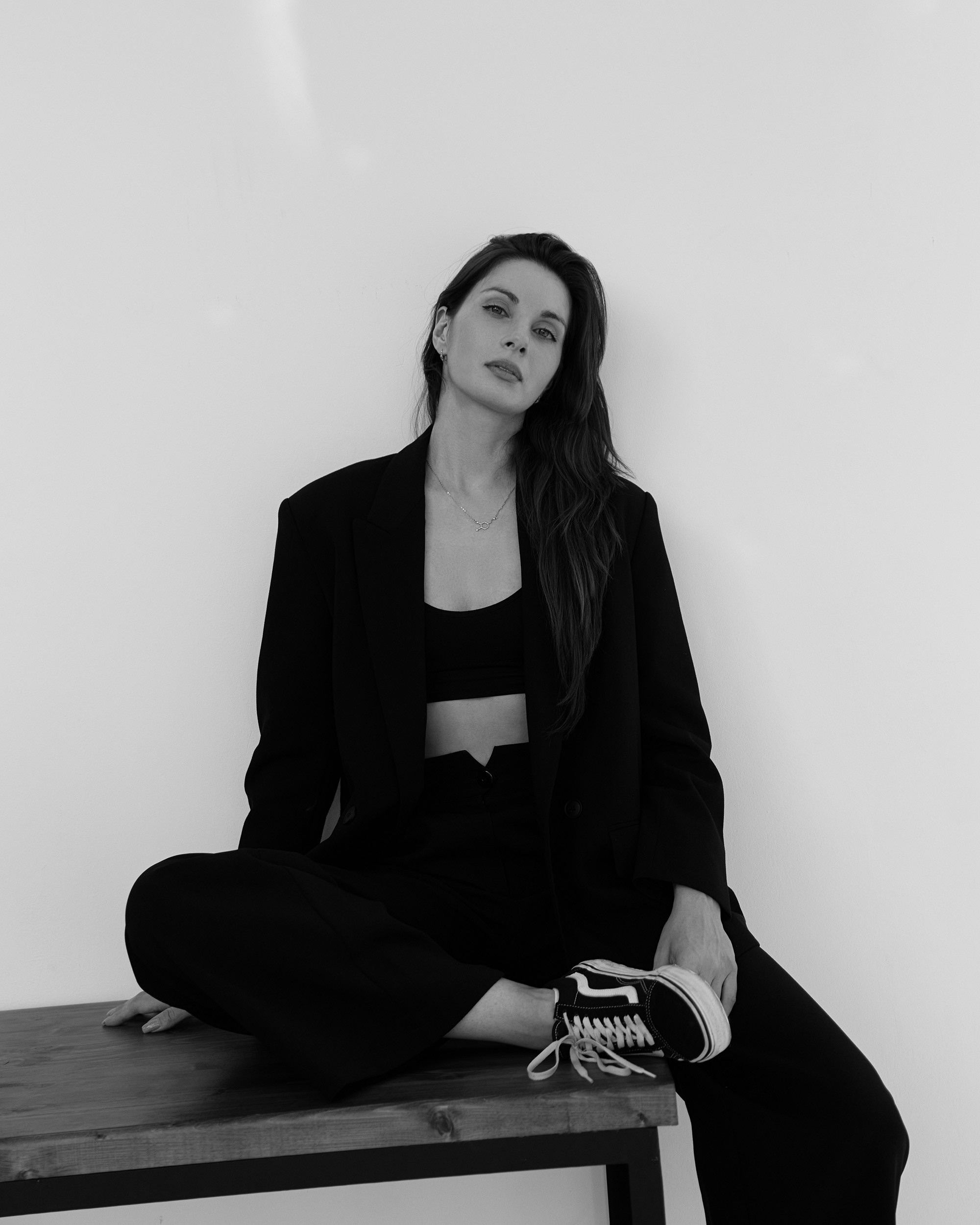 Elegant indoor portraits. Fashion and portrait photographer Inga Makeyeva