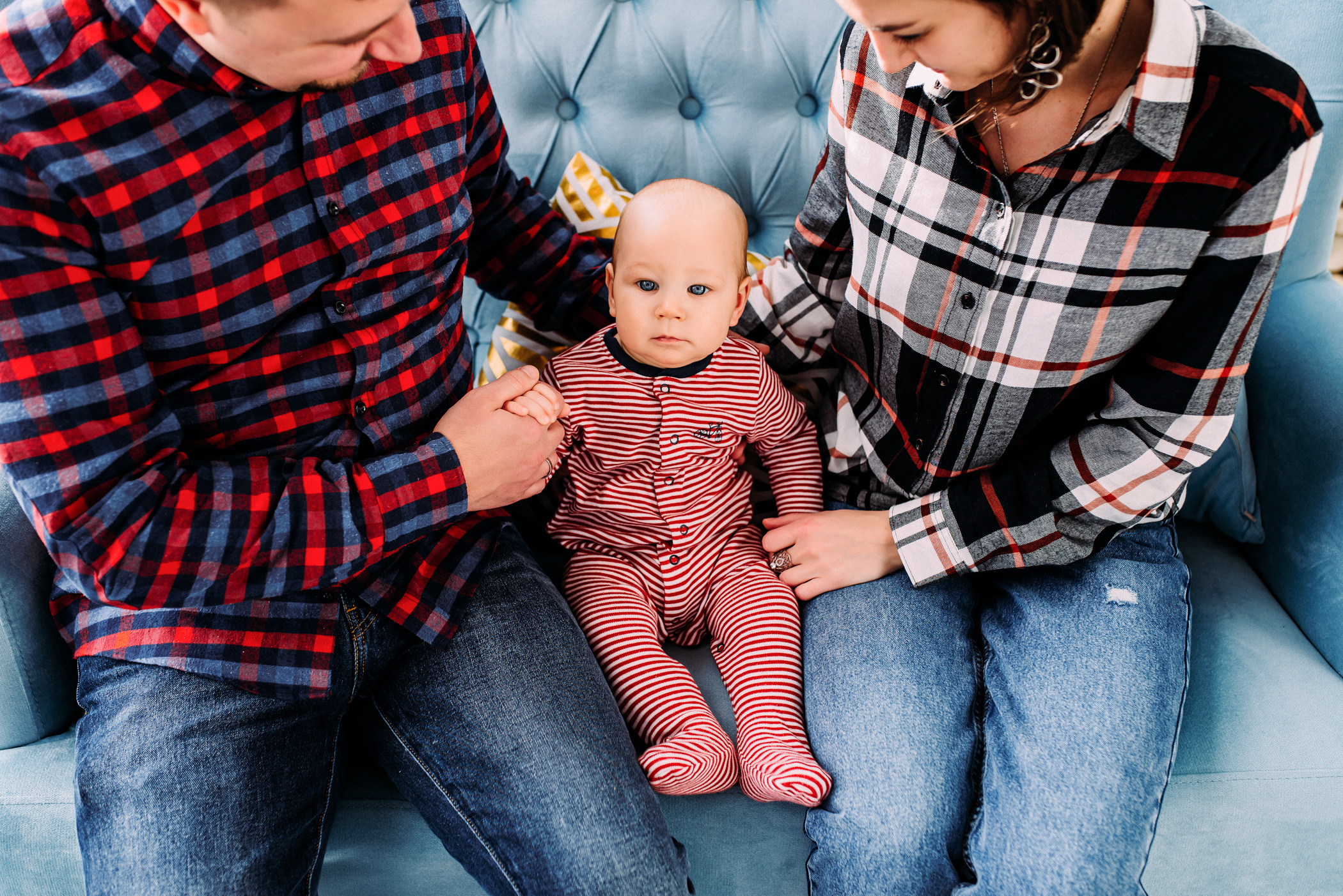 Щаслива сім’я в студії. Весільний фотограф | Рівне | Львів | Ваш фотограф на весілля