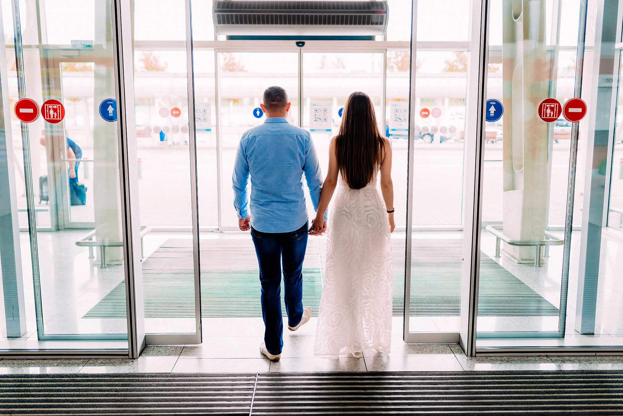 Історія закоханих в аеропорту. Весільний фотограф | Рівне | Львів | Ваш фотограф на весілля