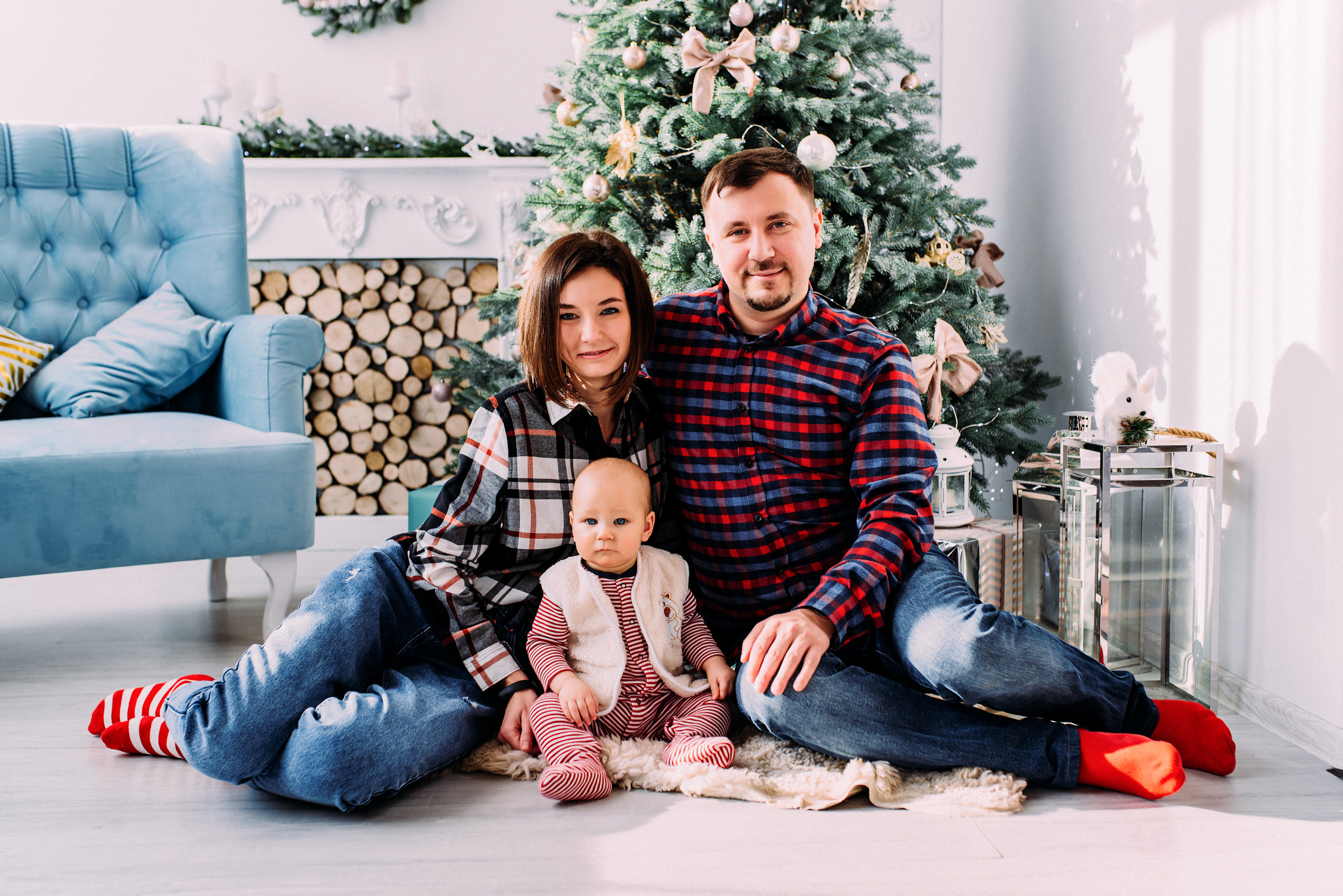 Щаслива сім’я в студії. Весільний фотограф | Рівне | Львів | Ваш фотограф на весілля