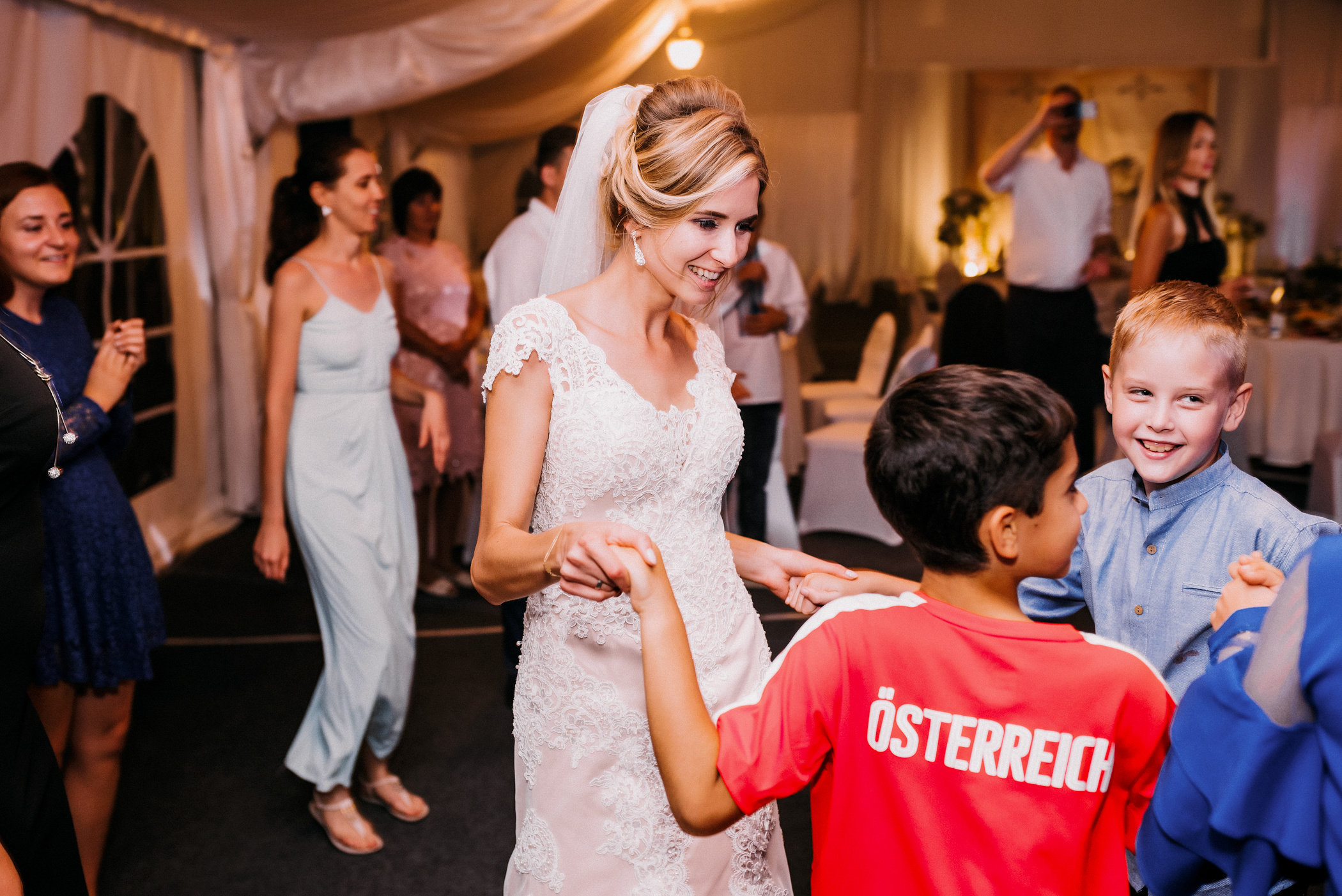 Інтернаціональне весілля в Дубенському замку. Весільний фотограф | Рівне | Львів | Ваш фотограф на весілля